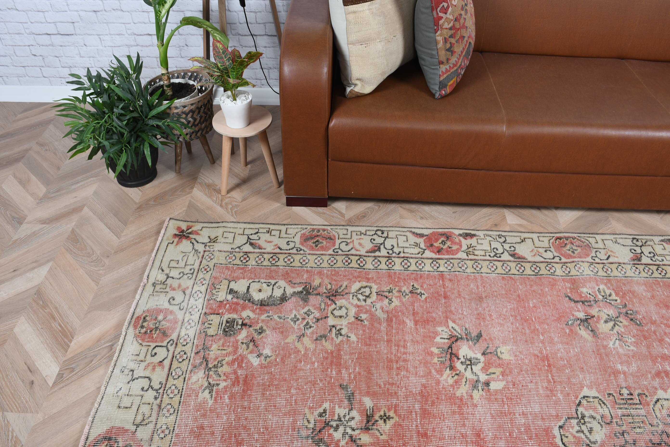 Red Oriental Rug, Turkish Rug, 5.6x9.1 ft Large Rug, Vintage Rug, Living Room Rug, Salon Rug, Rugs for Salon, Oushak Rugs, Floor Rug