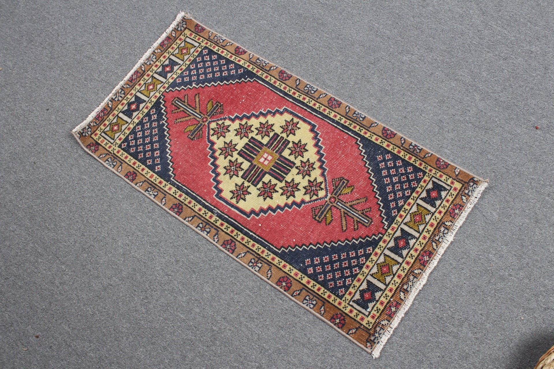 Türk Halıları, Duvara Asılı Halı, 1.5x3 ft Küçük Halı, Kırmızı Ev Dekor Halıları, Ev Dekor Halıları, Vintage Halı, Banyo Halıları, Anadolu Halıları