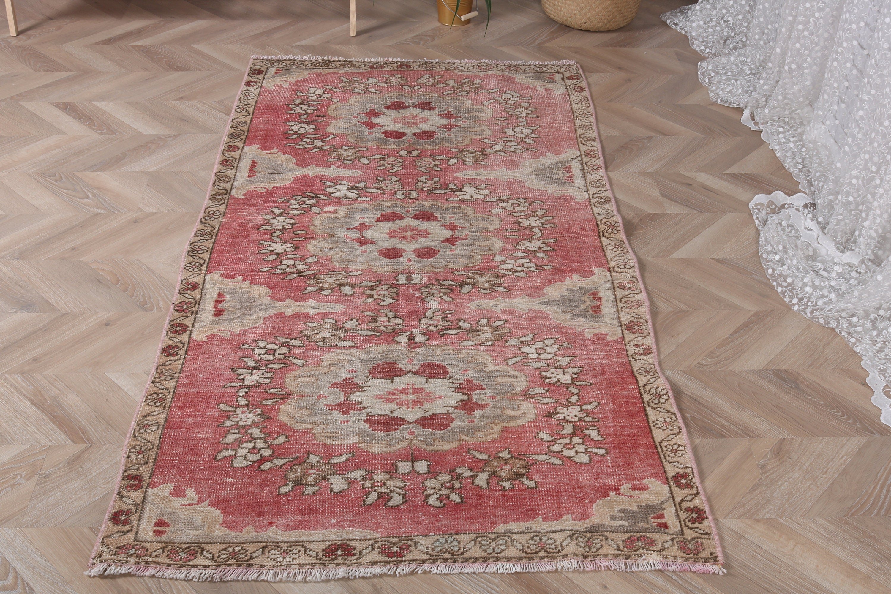 Türk Halıları, Oryantal Halı, Kabile Halısı, Çocuk Halısı, 3,1x6,1 ft Vurgulu Halı, Vintage Vurgulu Halı, Havalı Halılar, Pembe Nötr Halılar, Vintage Halı