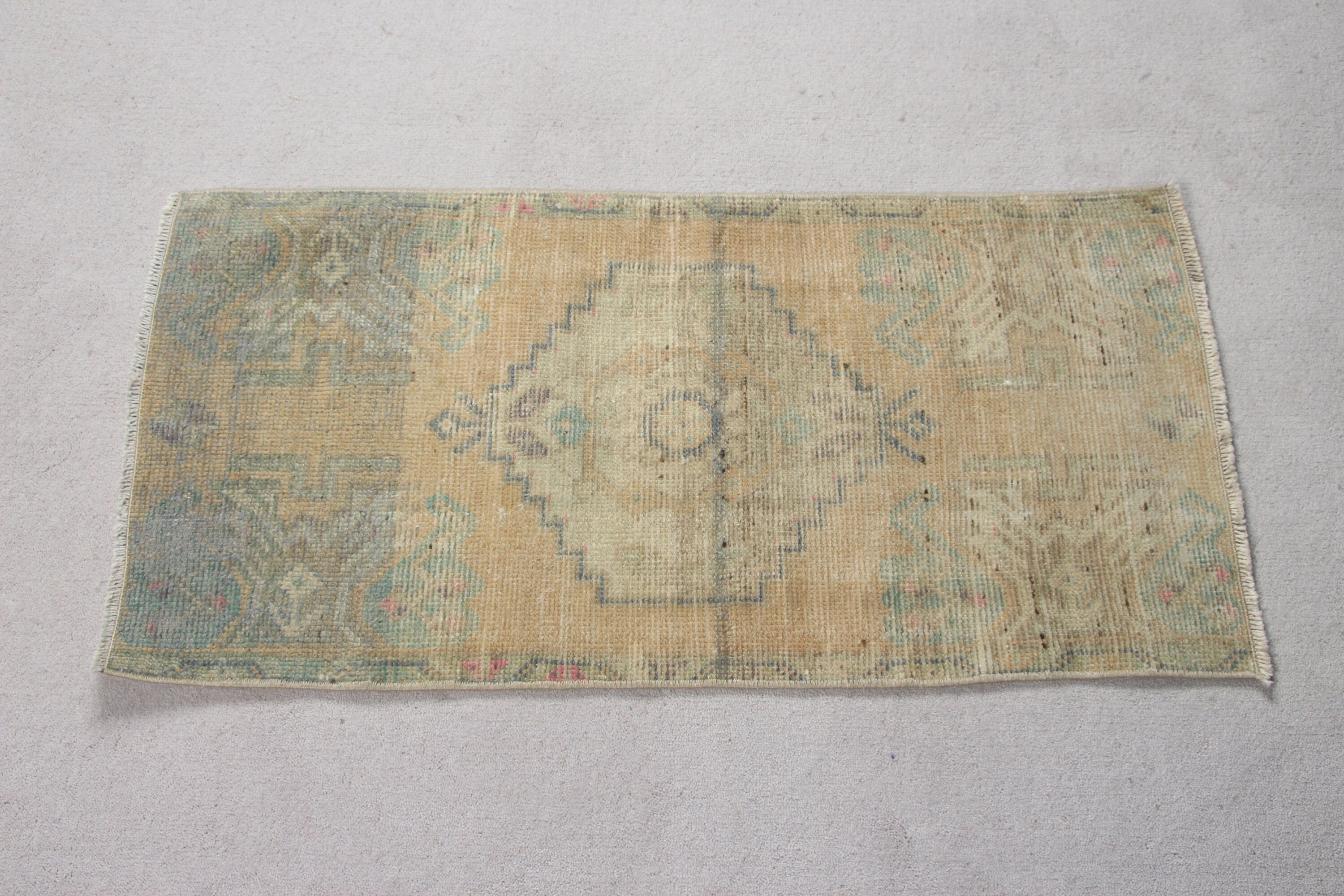 Türk Halıları, Giriş Halısı, Çocuk Odası Halıları, Vintage Halılar, 1,5x3,1 ft Küçük Halılar, Turuncu Anadolu Halıları, Anadolu Halısı, Yer Halıları, Banyo Halısı