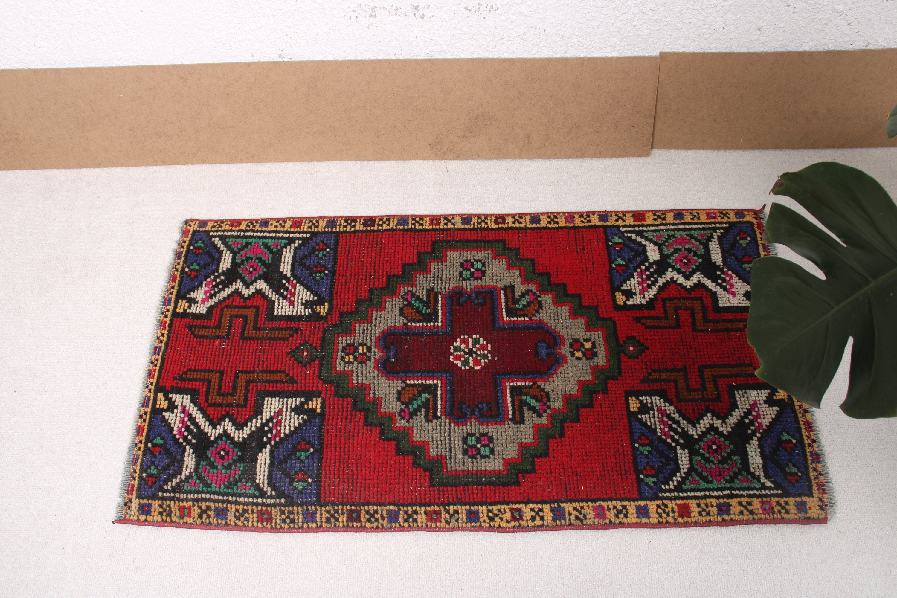 Türk Halısı, Vintage Halılar, Paspas Halısı, Lüks Halı, 1.6x3 ft Küçük Halı, Yatak Odası Halıları, Giriş Halıları, Düz Dokuma Halılar, Kırmızı Yün Halı