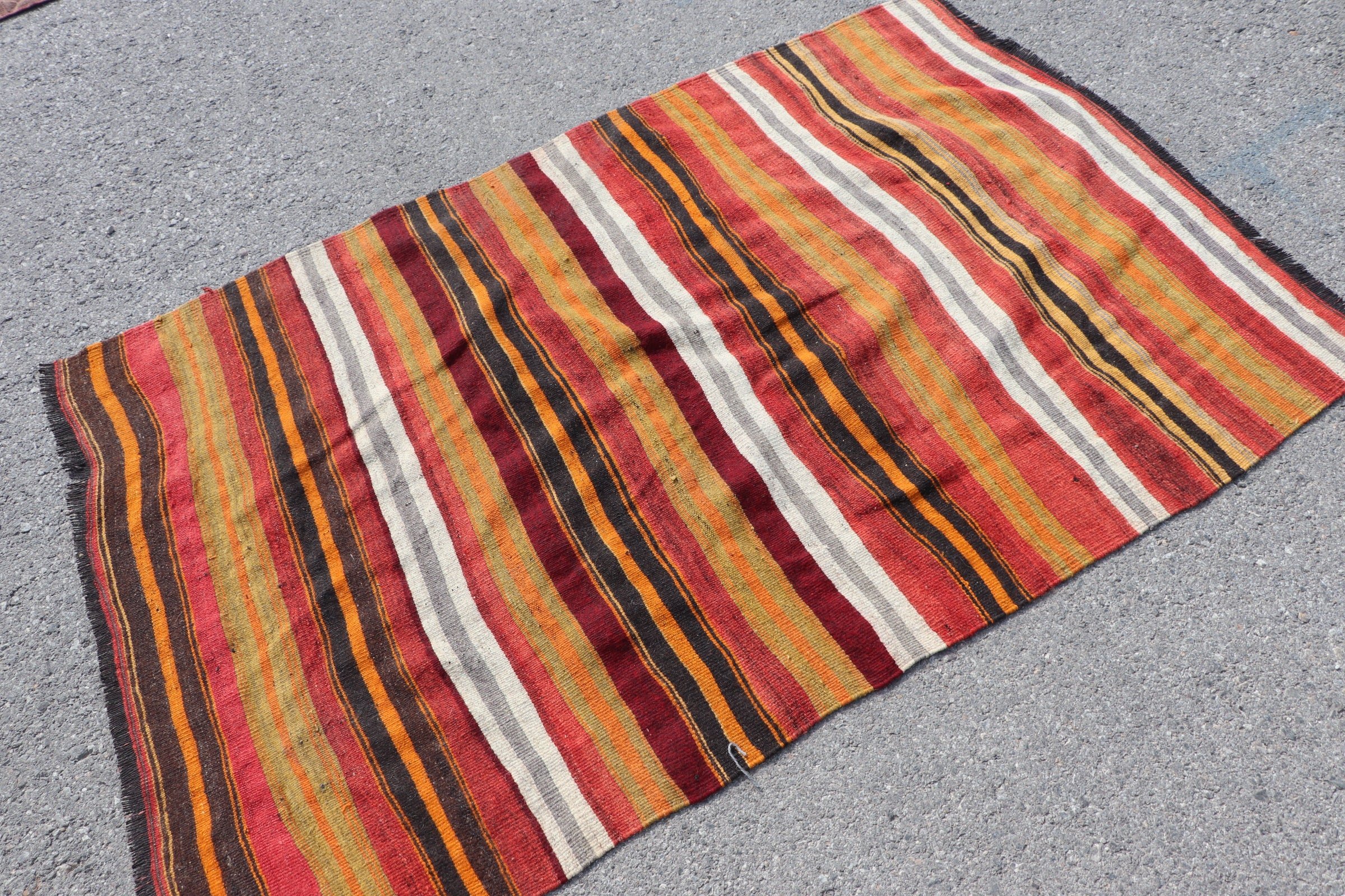 Anadolu Halıları, Kilim, Türk Halısı, Çocuk Halıları, Mutfak Halıları, Kırmızı 3,5x5,5 ft Aksan Halıları, Giriş Halısı, Vintage Halı, Yurt Halısı