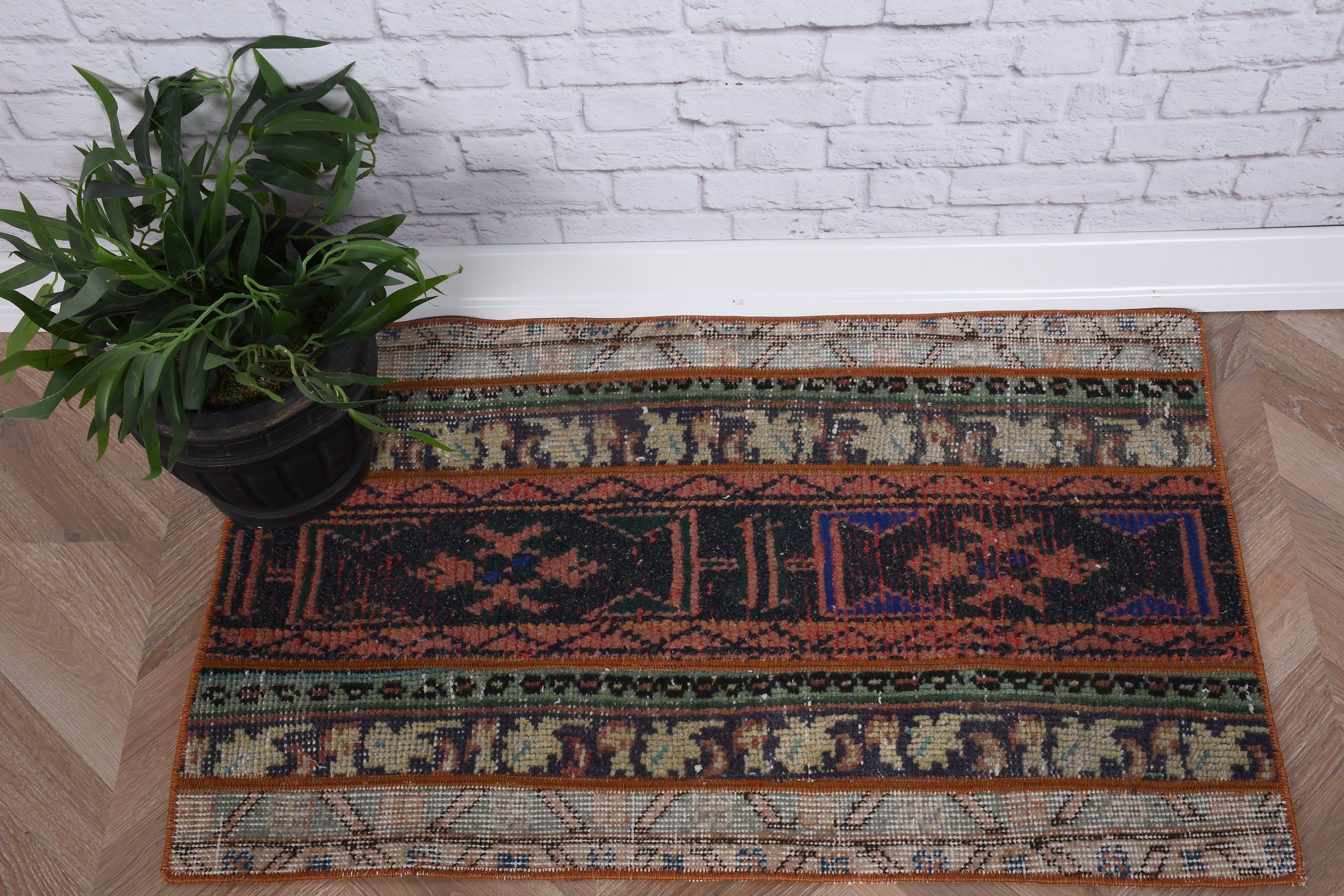 Yün Halı, Türk Halıları, Yer Halısı, Vintage Halı, 1.7x2.8 ft Küçük Halı, Yeşil Yün Halı, Yatak Odası Halıları, Duvara Asılı Halı, Giriş Halıları