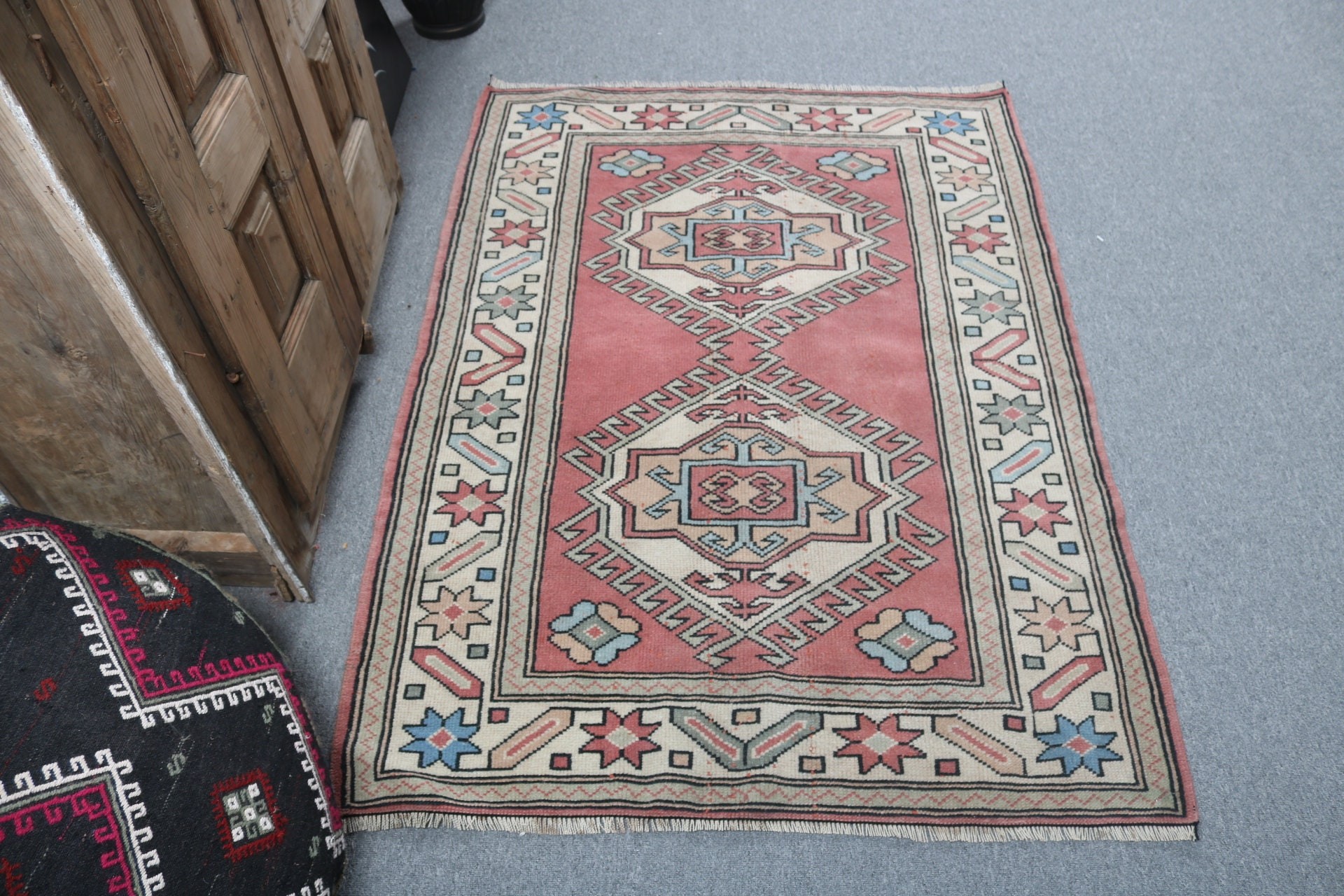 Vintage Halılar, Geometrik Halı, Pembe 3.4x4.7 ft Accent Halı, Türk Halısı, Dış Mekan Halısı, Mutfak Halısı, Dekoratif Halılar, Antika Halı