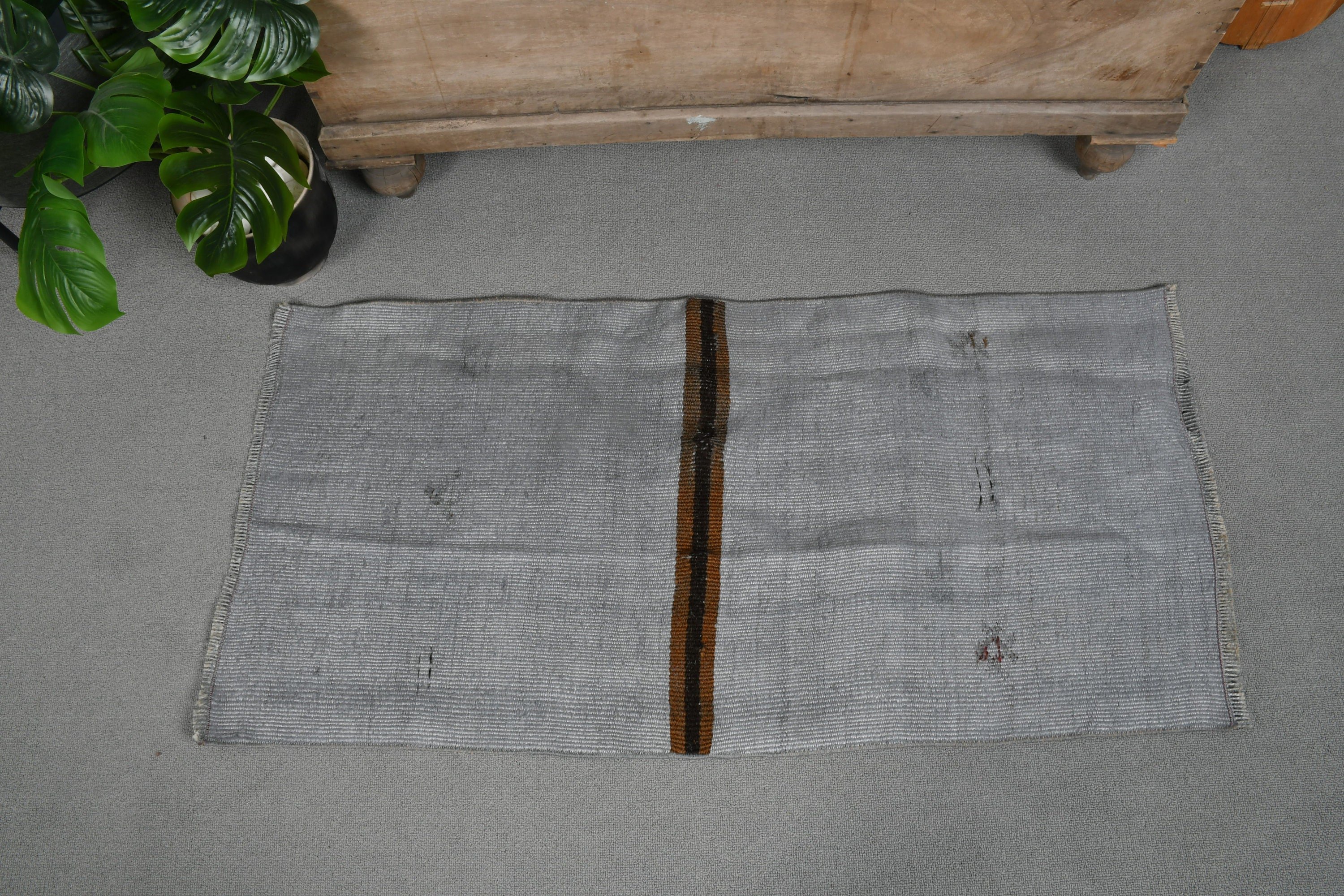 Gri Yer Halıları, Eski Halı, Vintage Halı, 1.8x3.7 ft Küçük Halı, Anadolu Halısı, Türk Halısı, Giriş Halıları, Giriş Halıları, Yün Halı, Kapı Paspası Halısı