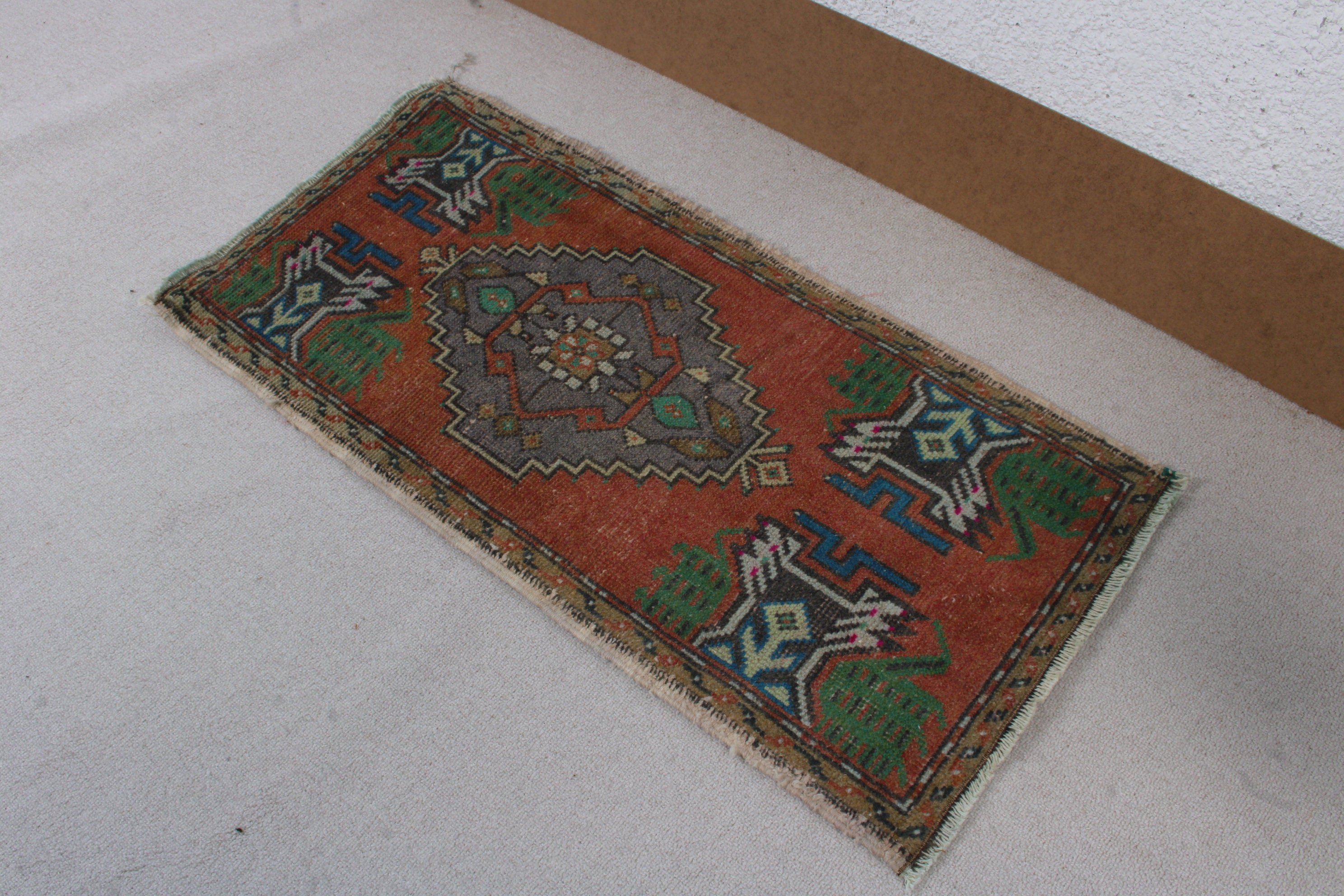 Vintage Halı, Fas Halısı, Küçük Boho Halısı, Yatak Odası Halıları, 1.5x3.3 ft Küçük Halı, Türk Halısı, Anadolu Halıları, Kırmızı Anadolu Halıları, Modern Halılar