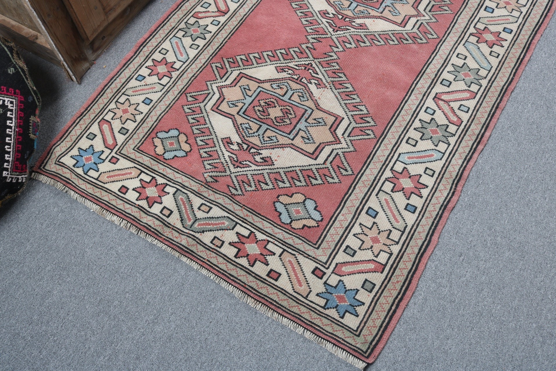 Vintage Halılar, Geometrik Halı, Pembe 3.4x4.7 ft Accent Halı, Türk Halısı, Dış Mekan Halısı, Mutfak Halısı, Dekoratif Halılar, Antika Halı