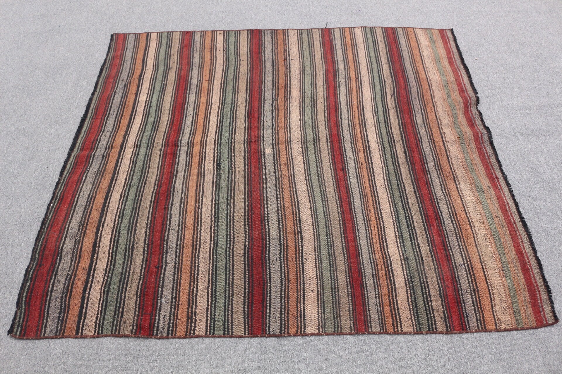 Mutfak Halısı, 4.6x5.1 ft Aksan Halısı, Türk Halısı, Kilim, Çocuk Halıları, Fas Halıları, Boho Halısı, Vintage Halı, Gökkuşağı Havalı Halıları