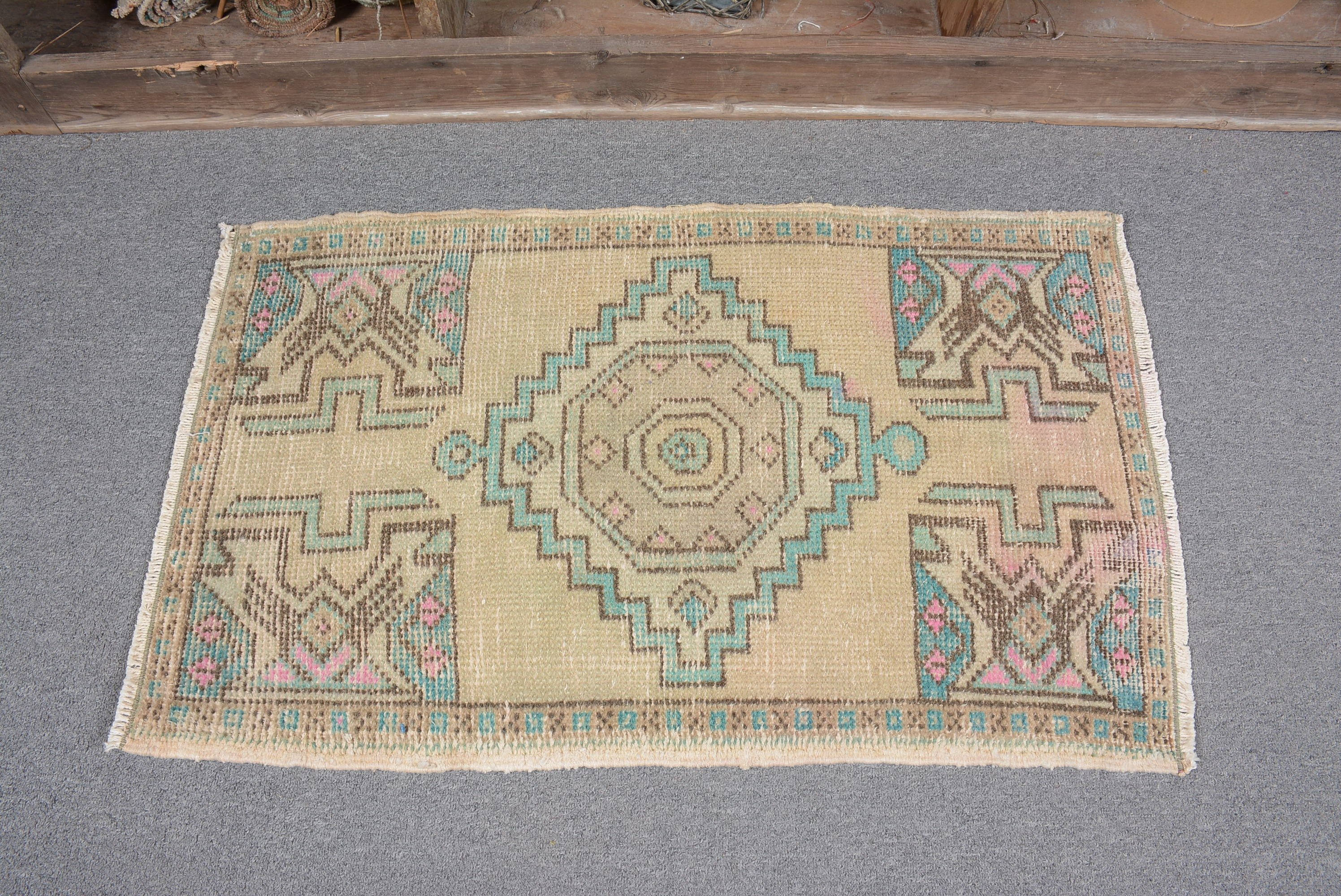 Giriş Halısı, Oushak Halısı, Türk Halısı, Soğuk Halı, 1,8x2,9 ft Küçük Halı, Vintage Halı, Bej Oryantal Halı, Kapı Paspası Halıları, Kapı Paspası Halısı