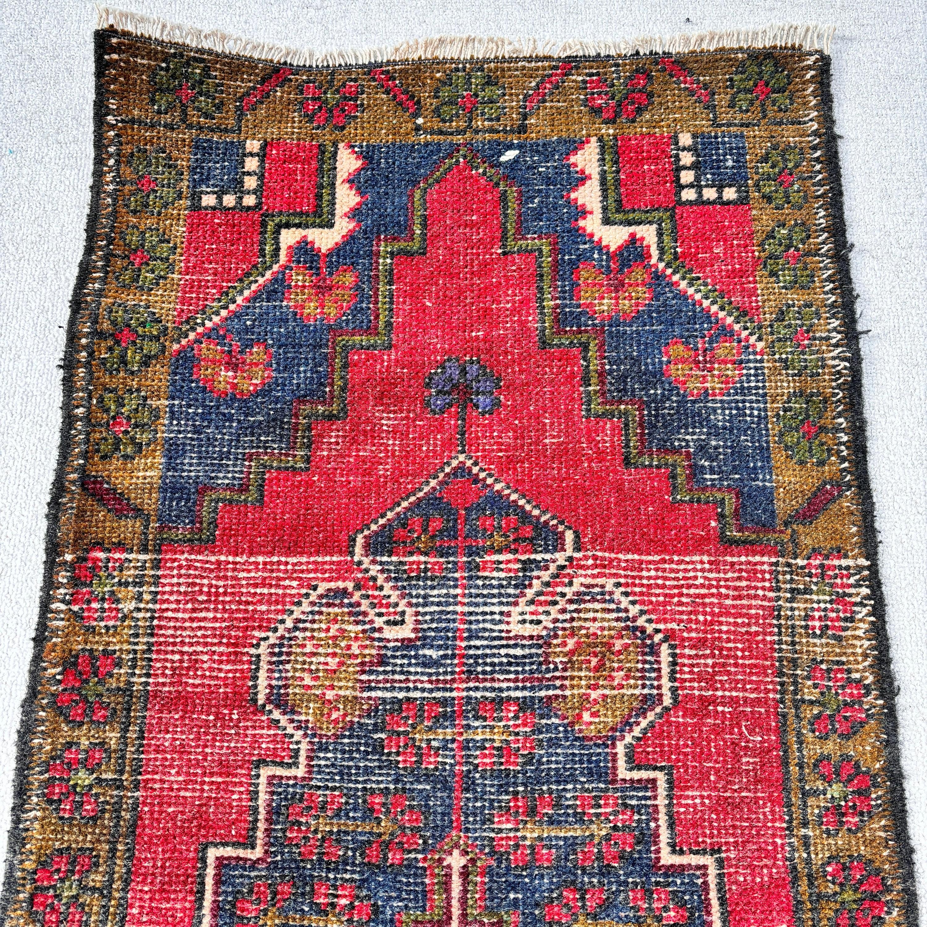 Mutfak Halısı, Kırmızı Anadolu Halıları, 1.7x3.7 ft Küçük Halı, Paspas Halısı, Türk Halısı, Yatak Odası Halısı, Aztek Halısı, Vintage Halılar