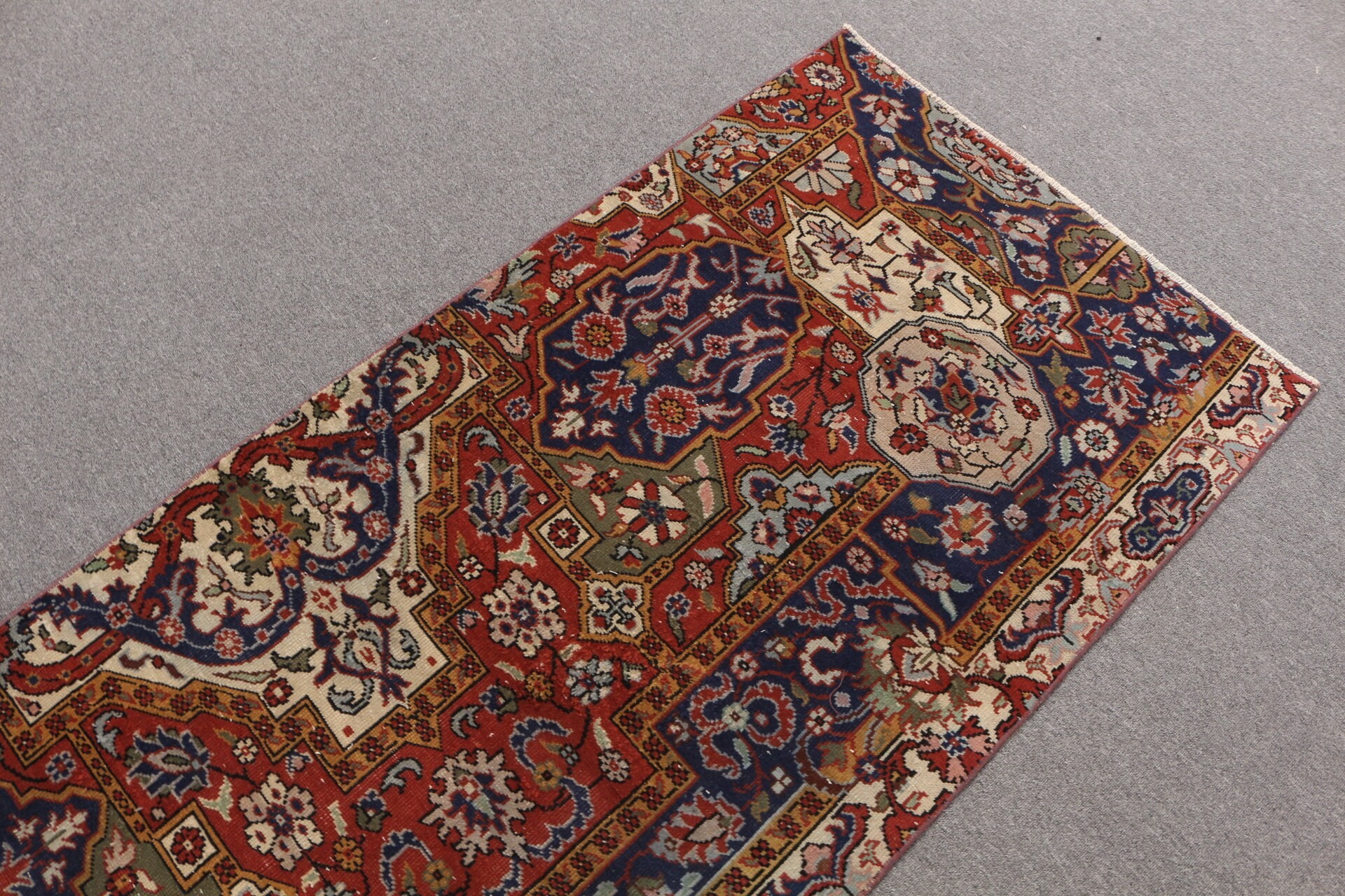 Çocuk Odası Halısı, Sanat Halısı, Vintage Halı, Kırmızı Yer Halısı, Giriş Halısı, Yatak Odası Halıları, Havalı Halı, Yer Halıları, 3,1x7,6 ft Accent Halıları, Türk Halısı