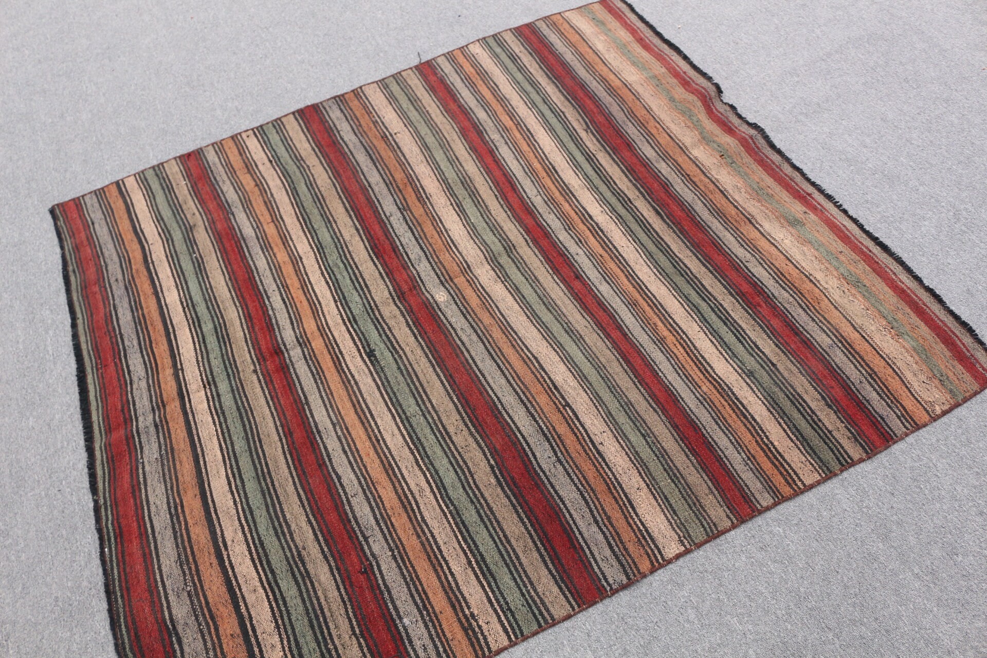 Mutfak Halısı, 4.6x5.1 ft Aksan Halısı, Türk Halısı, Kilim, Çocuk Halıları, Fas Halıları, Boho Halısı, Vintage Halı, Gökkuşağı Havalı Halıları