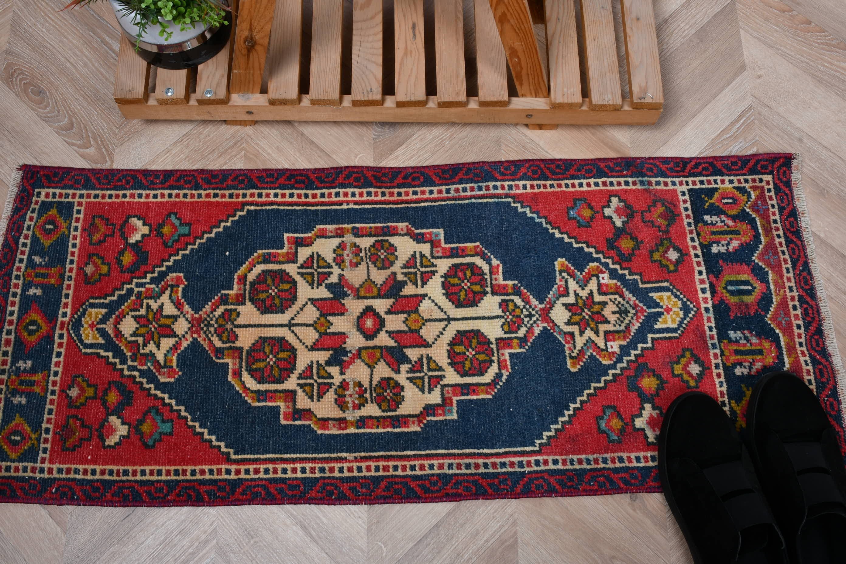 Kırmızı Yün Halı, 1.6x3.7 ft Küçük Halılar, Vintage Halı, Bohem Halı, Çocuk Odası Halısı, Antika Halı, Yatak Odası Halısı, Kapı Paspası Halıları, Türk Halısı