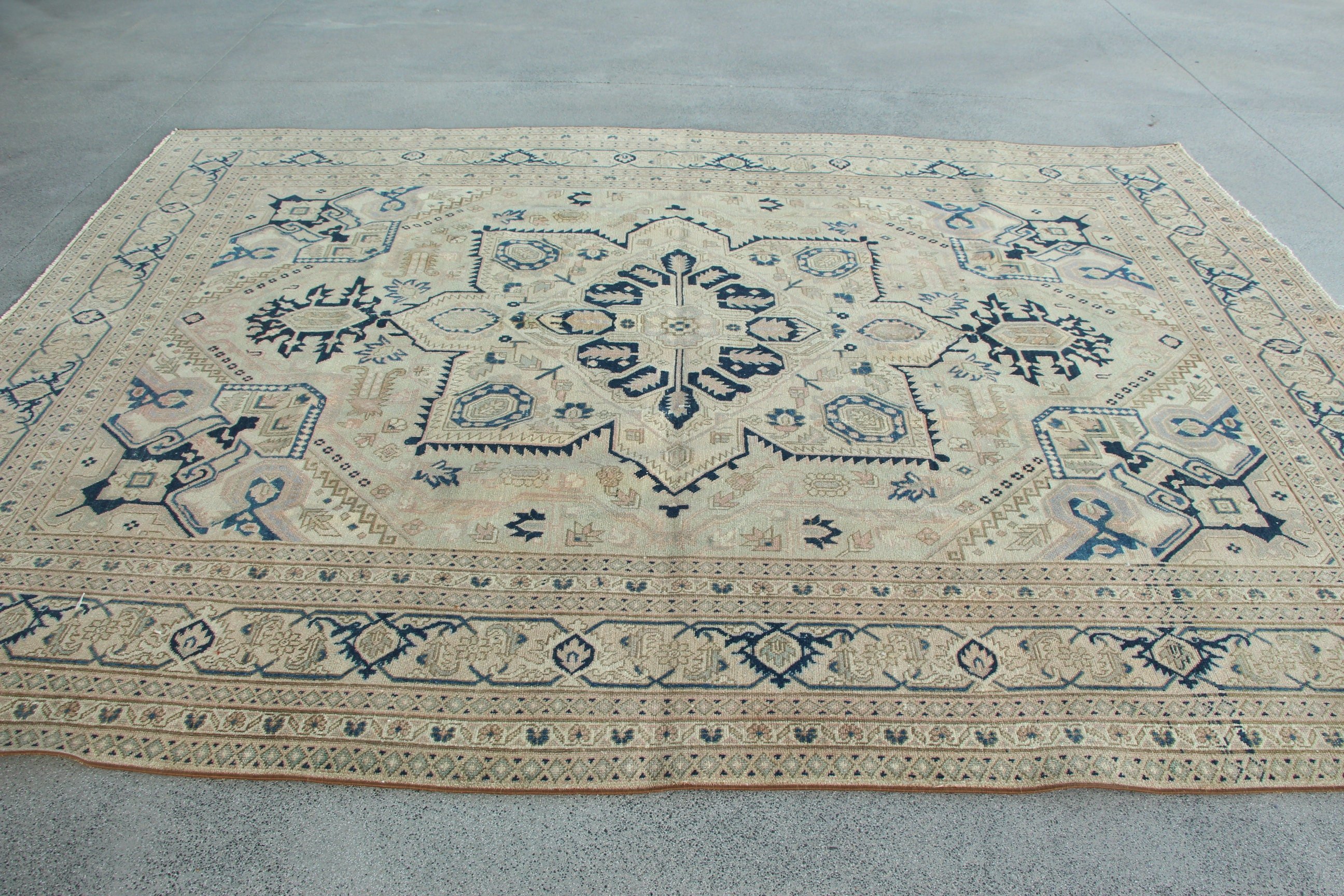 Wool Rugs, Neutral Rugs, Beige Cool Rugs, Vintage Rugs, Saloon Rug, Turkish Rug, 8.1x10.9 ft Oversize Rug, Oversize Vintage Rug, Floor Rug