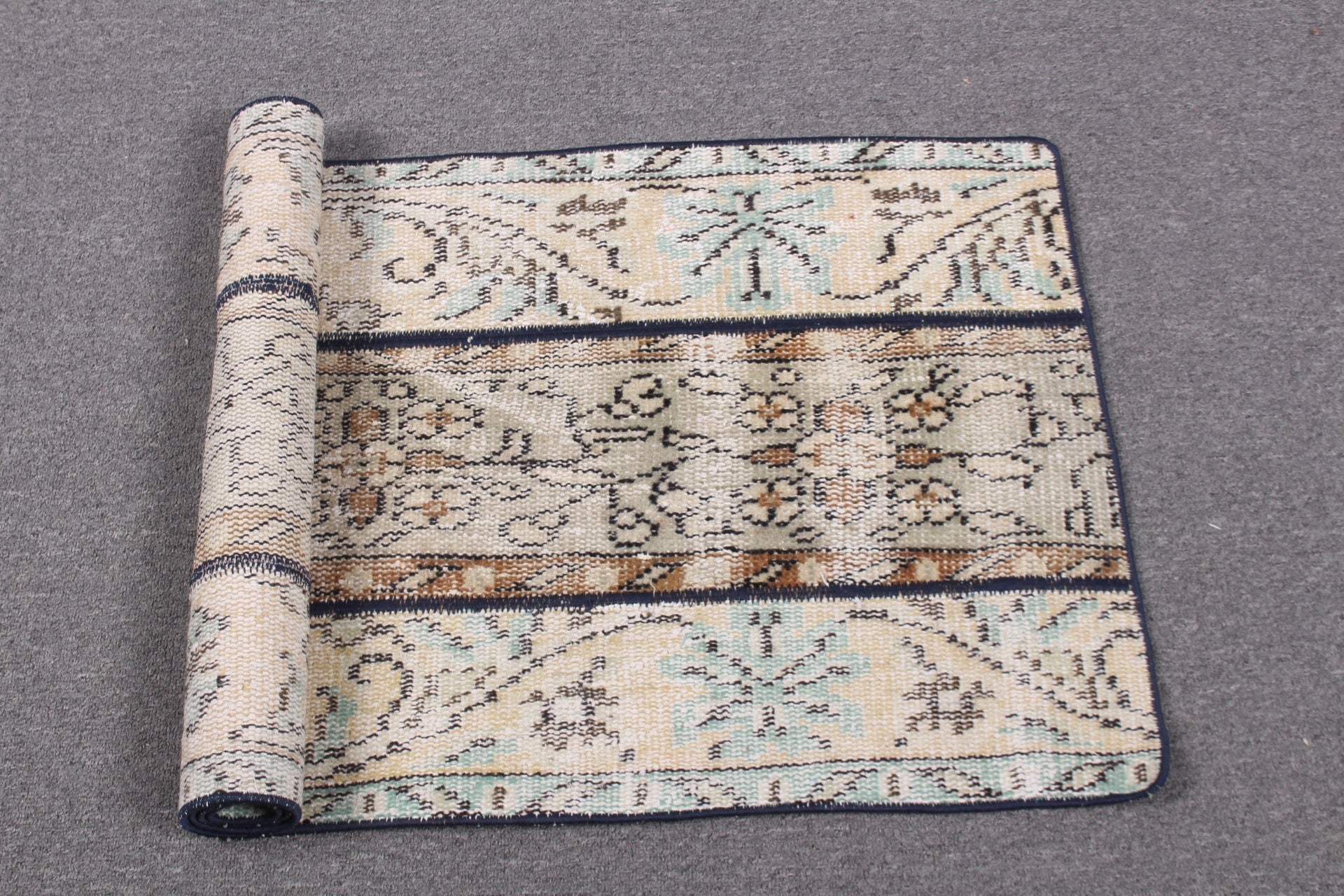 Banyo Halısı, Türk Halısı, 1.9x4.1 ft Küçük Halı, Oryantal Halı, Bej Yer Halısı, Kapı Paspası Halısı, Banyo Halıları, Vintage Halı