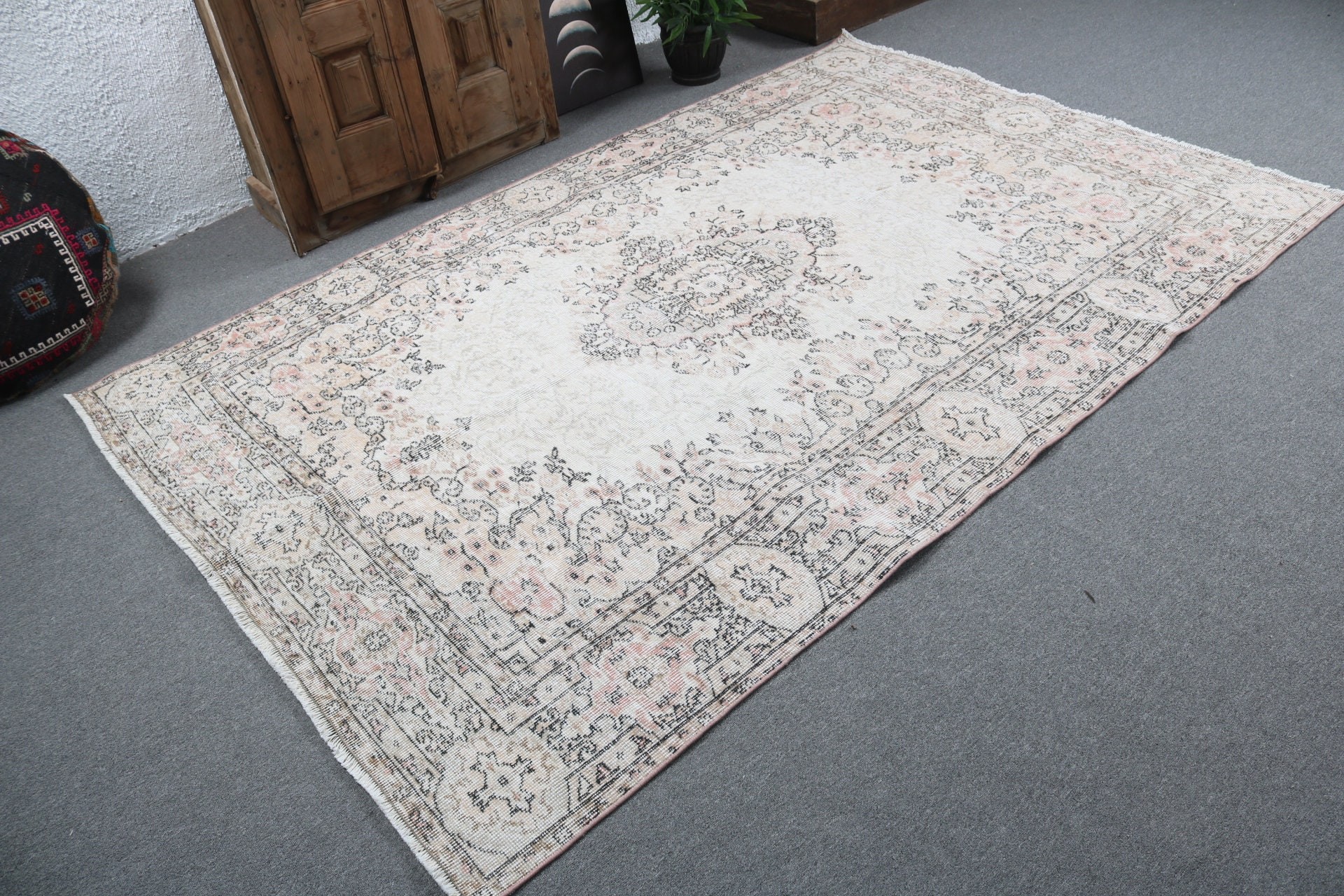 Large Vintage Rugs, Home Decor Rugs, Vintage Rug, 5.5x8.3 ft Large Rugs, Turkish Rugs, Kitchen Rug, Beige Floor Rug, Large Oushak Rug