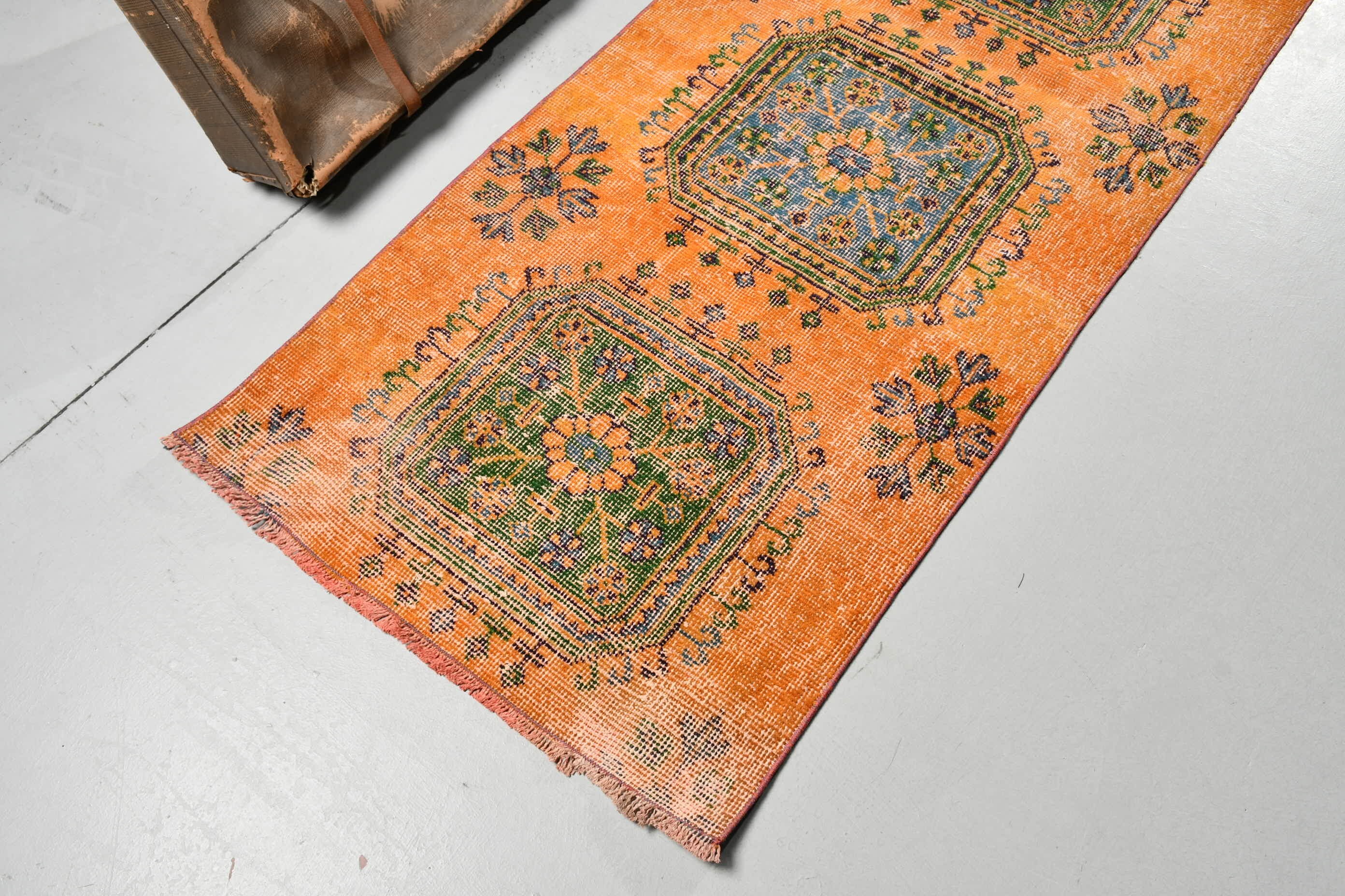 Vintage Halı, Ofis Halıları, Türk Halısı, 2.6x7.4 ft Runner Halısı, Ev Dekorasyonu Halısı, Turuncu Oushak Halısı, Merdiven Halıları, Koridor Halısı, Oryantal Halı