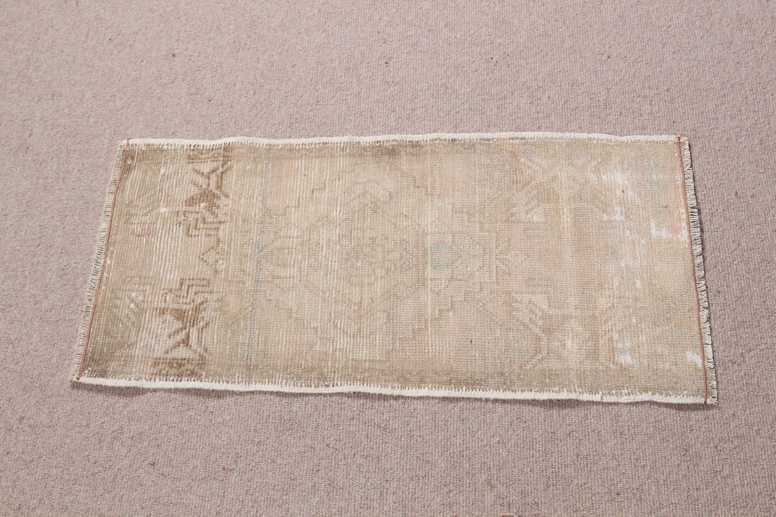 Vintage Halı, Türk Halıları, 1.3x2.8 ft Küçük Halı, Oushak Halısı, Aztek Halıları, Araba Paspas Halısı, Kapı Paspas Halısı, Sarı Ev Dekor Halıları, Anadolu Halıları