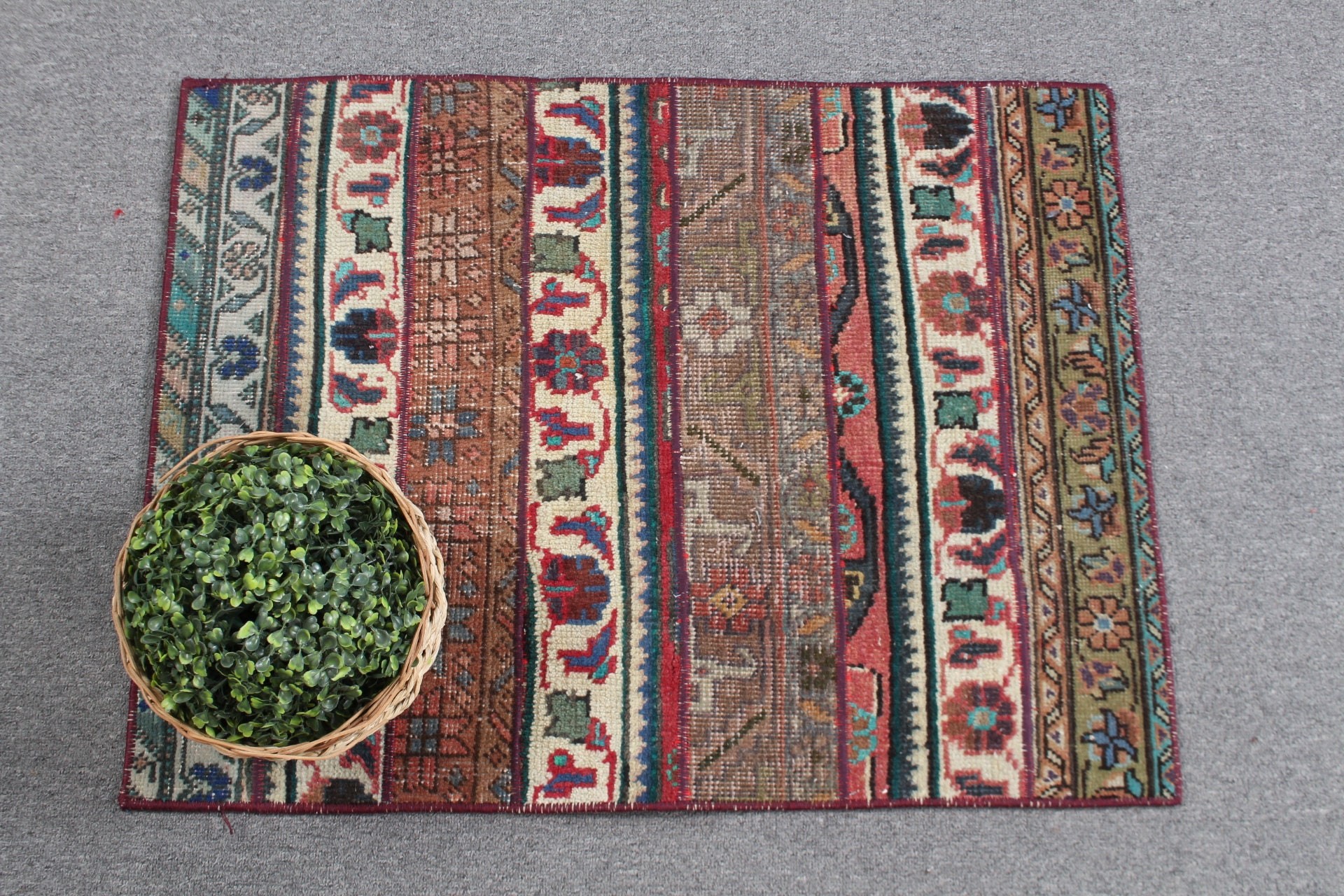 Türk Halıları, Giriş Halısı, Yer Halısı, Çocuk Odası Halıları, Vintage Halılar, Boho Halısı, Çocuk Odası Halısı, 2x2,7 ft Küçük Halı, Oushak Halısı, Yeşil Yün Halıları