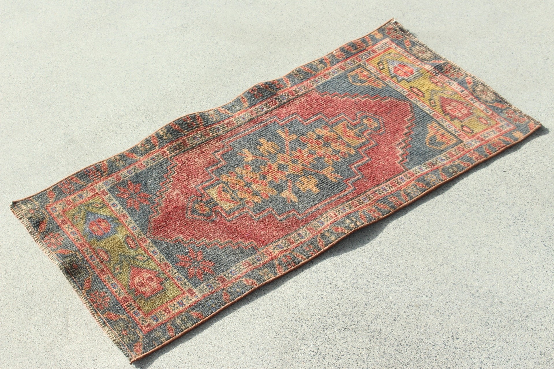 Giriş Halısı, Geometrik Halı, Türk Halısı, Estetik Halılar, Banyo Halıları, Kırmızı El Dokuma Halı, 1.5x3.1 ft Küçük Halılar, Vintage Halı