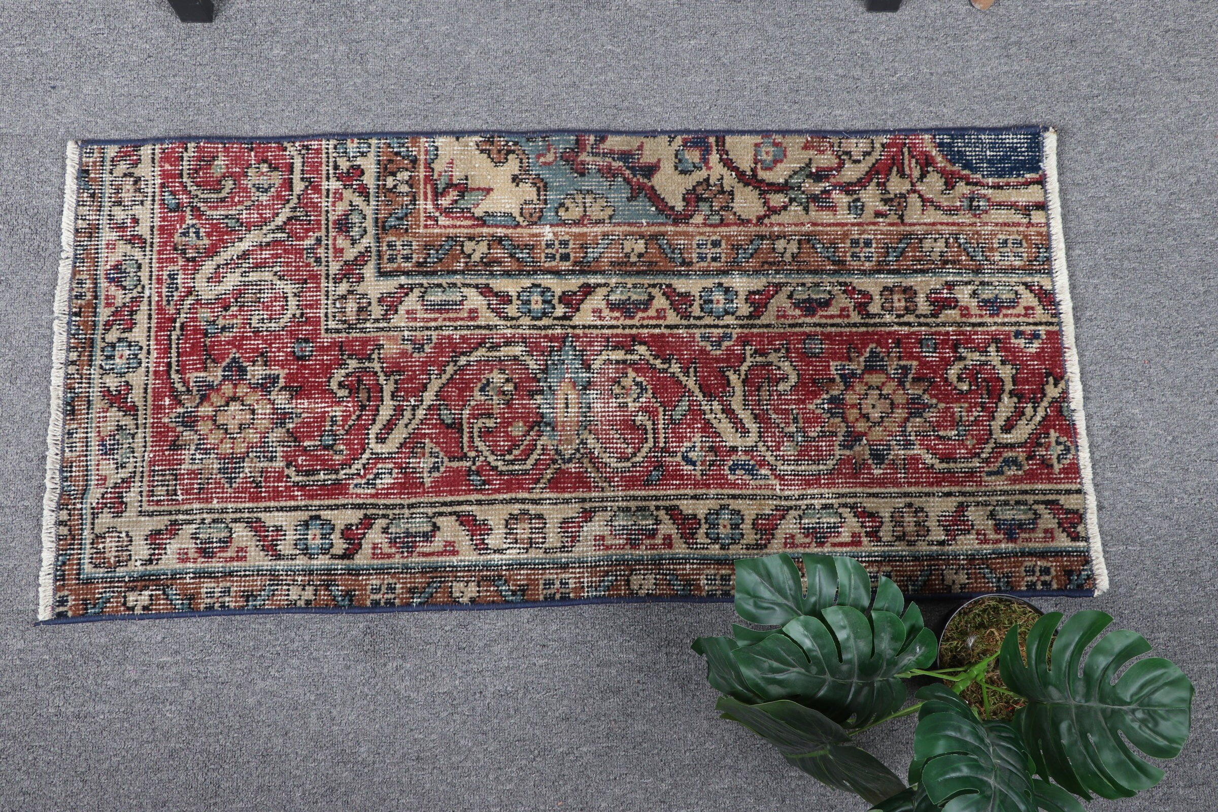 Çocuk Odası Halıları, Vintage Halı, 1,5x3,1 ft Küçük Halılar, Çocuk Halısı, Anadolu Halısı, Türk Halısı, Kırmızı Fas Halıları, Havalı Halılar, Kapı Paspası Halısı