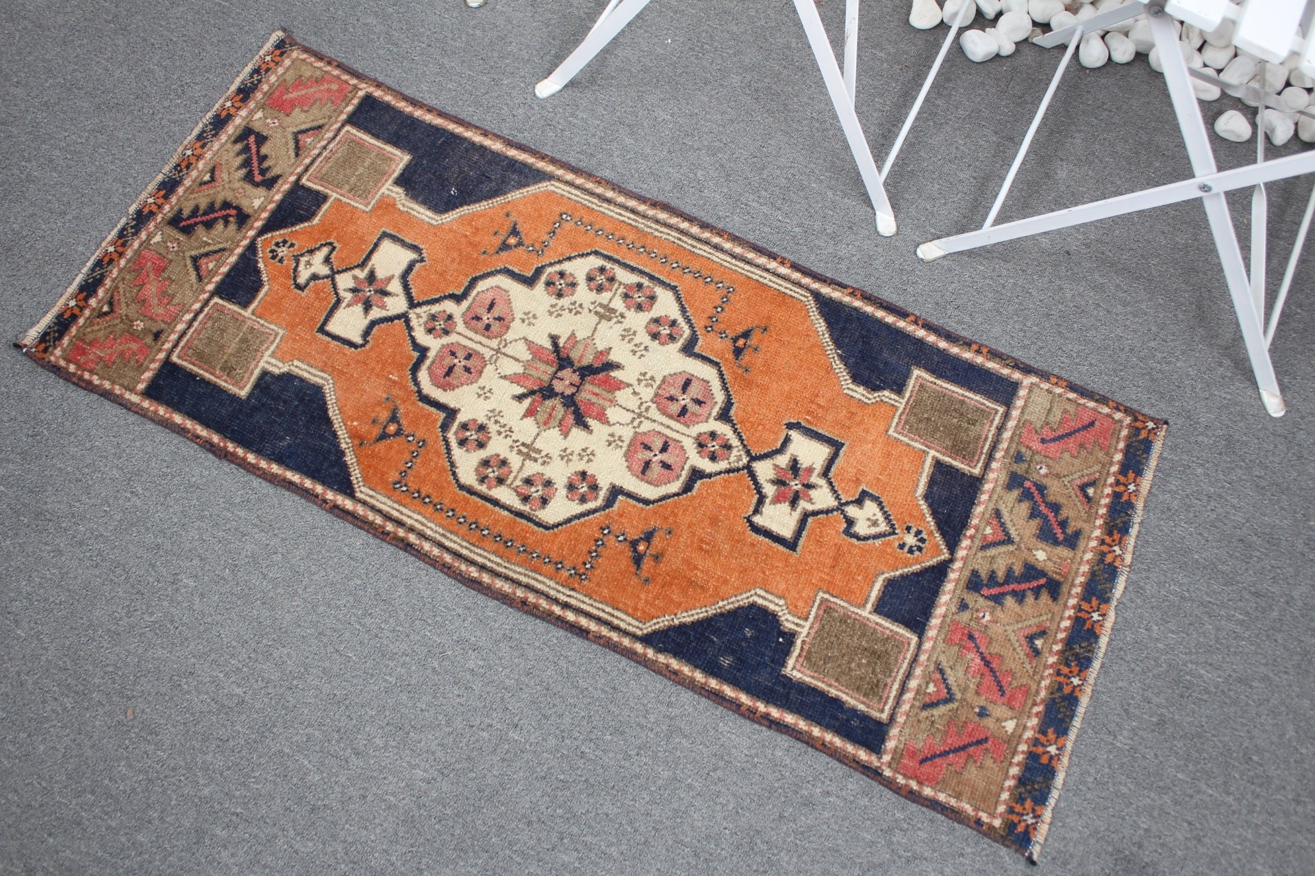 Turuncu Antika Halılar, 1.6x3.7 ft Küçük Halı, Oushak Halı, Türk Halıları, Çocuk Halıları, Anadolu Halıları, Vintage Halı, Boho Halı, Duvara Asılı Halı