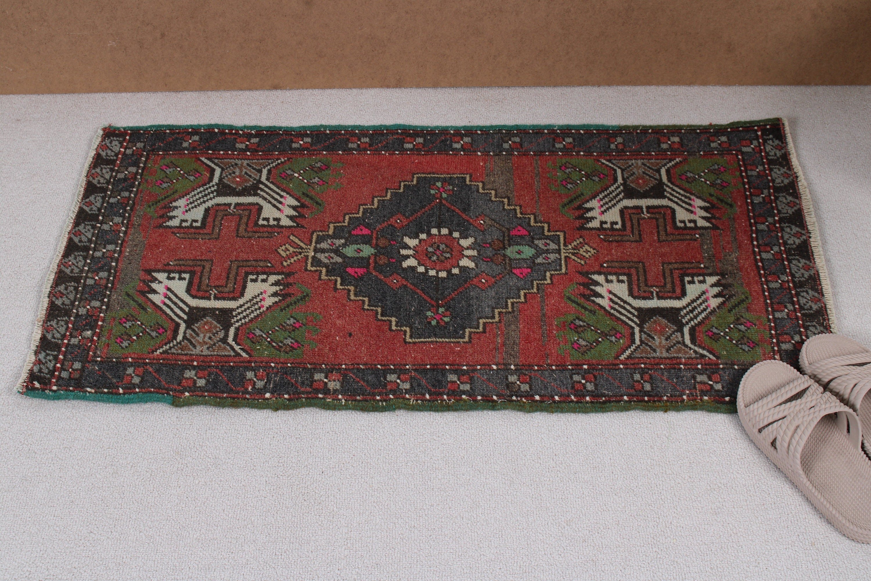 Türk Halısı, Kırmızı Boho Halısı, Oushak Halısı, Küçük Vintage Halı, Sanatsal Halı, El Dokuma Halıları, Vintage Halıları, Banyo Halısı, 1.7x3.2 ft Küçük Halı