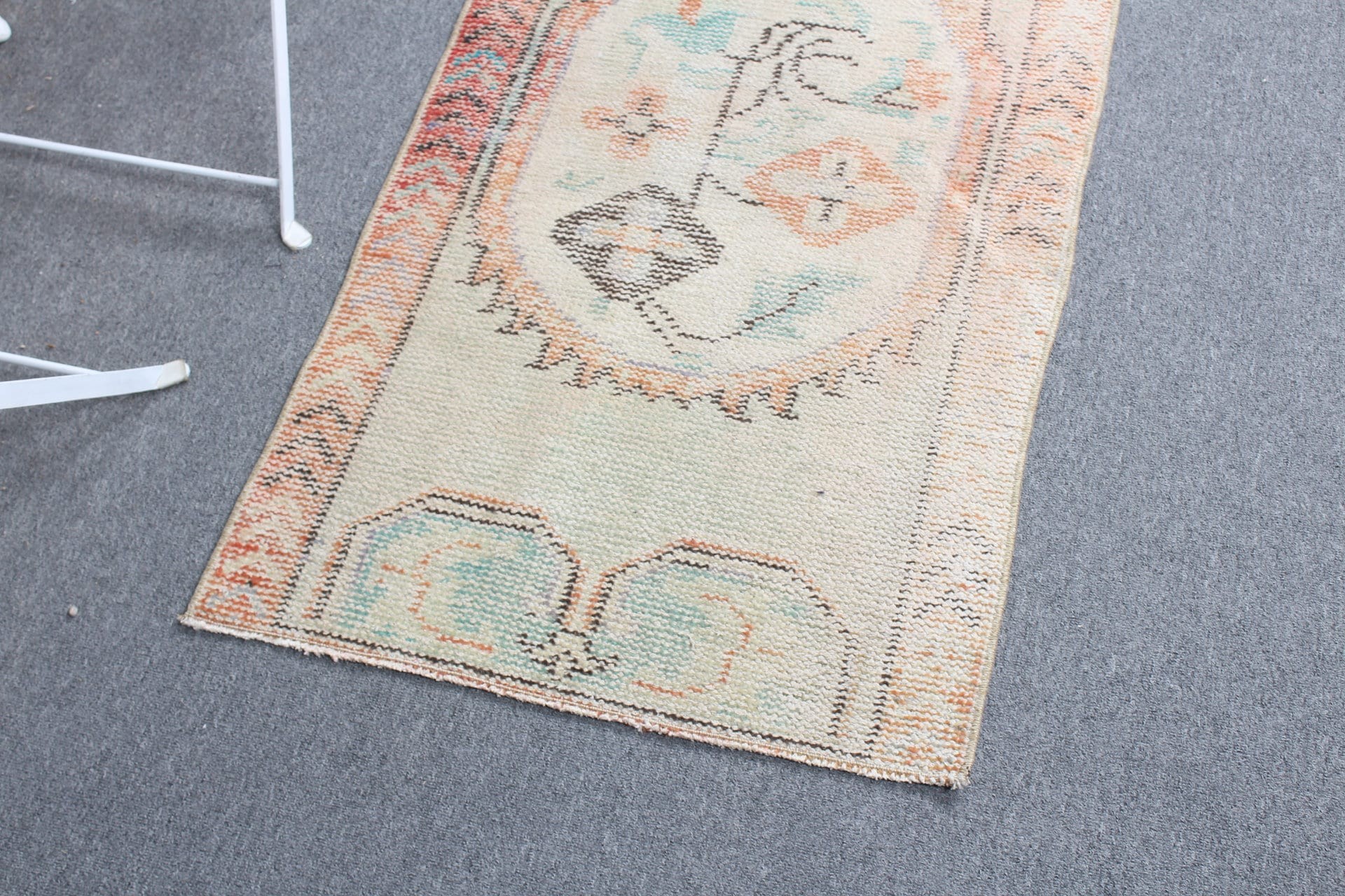 Bej Soğuk Halı, 2.1x4 ft Küçük Halı, Türk Halıları, Vintage Halı, Duvara Asılı Halı, Soyut Halı, Anadolu Halısı, Kapı Paspası Halısı, Yatak Odası Halısı