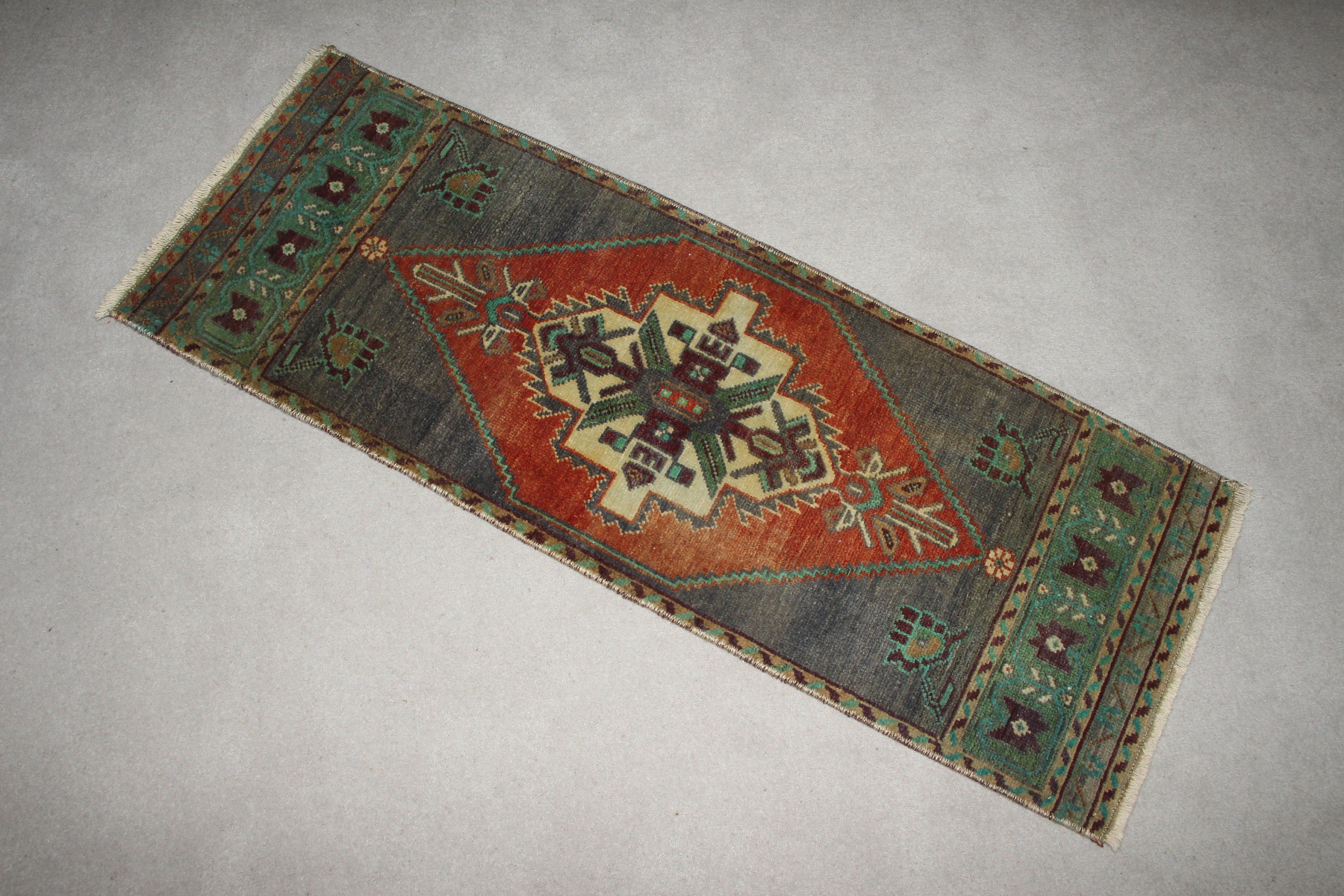 Gri Oushak Halı, Yatak Odası Halıları, Vintage Halı, Paspas Halısı, 1.3x3.7 ft Küçük Halı, Soğuk Halı, Türk Halısı, Banyo Halısı, Ev Dekor Halıları