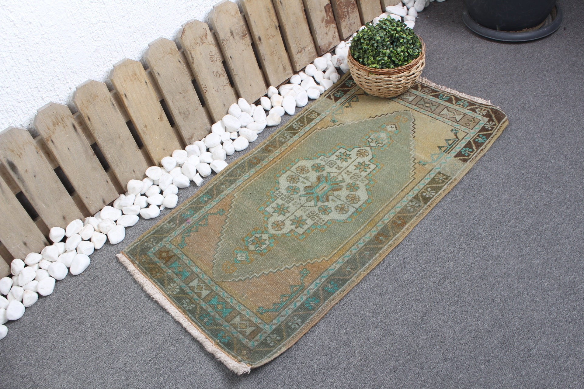 Yeşil Oryantal Halı, 1.7x3.2 ft Küçük Halılar, Vintage Halı, Yatak Odası Halısı, Eski Halılar, Türk Halıları, Fas Halıları, Çocuk Halıları, Ev Dekorasyonu Halısı