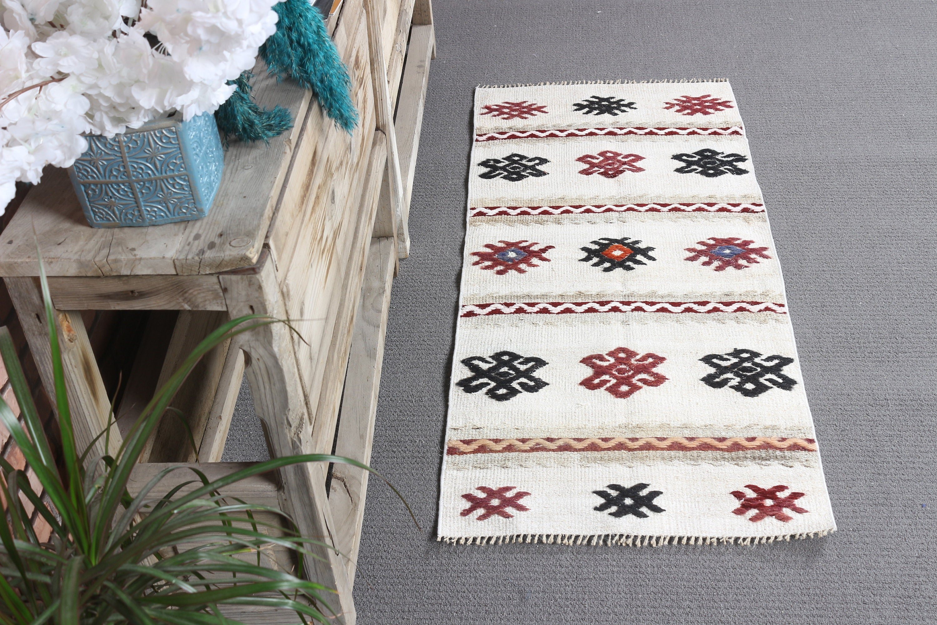 Antique Rugs, Entry Rug, Wool Rugs, Turkish Rug, 1.8x4 ft Small Rug, Old Rug, Vintage Rug, White Wool Rug, Rugs for Entry, Wall Hanging Rug