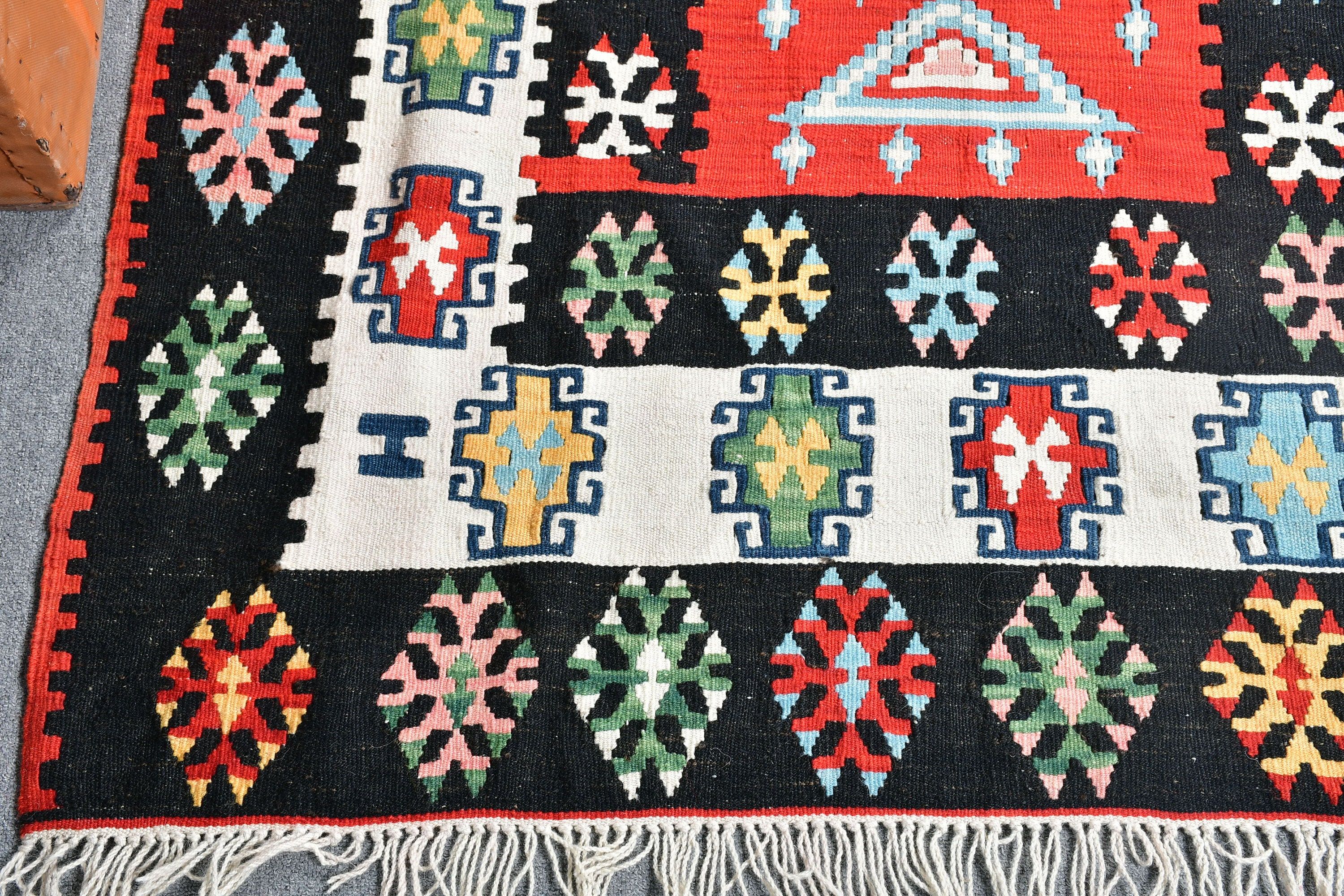 Vintage Rugs, Moroccan Rug, Boho Rug, Kilim, Nursery Rug, 3.9x5.5 ft Accent Rug, Kitchen Rugs, Turkish Rug, Black Wool Rug, Wool Rugs