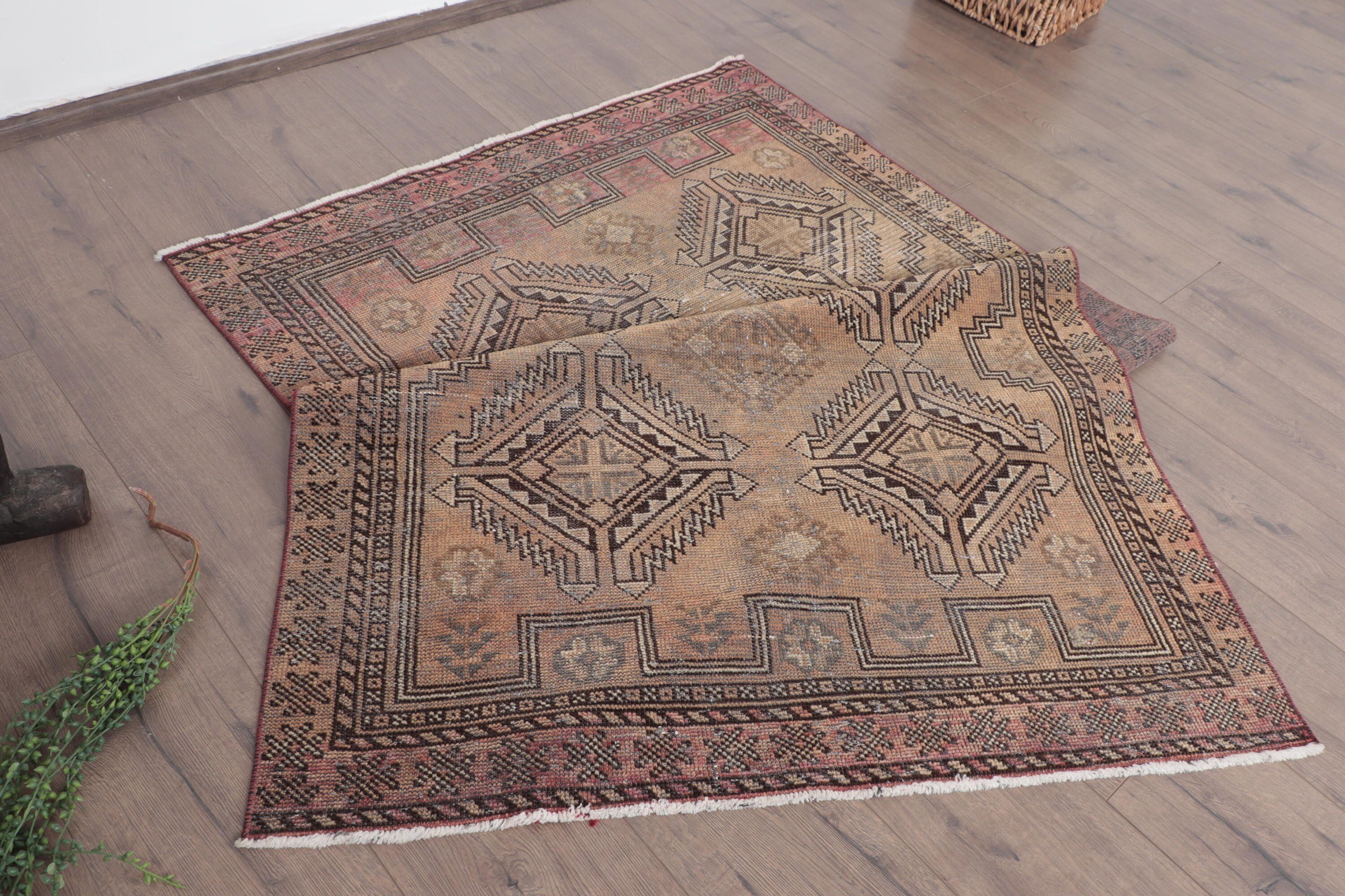 Vintage Halılar, 3.5x6.5 ft Aksan Halısı, Türk Halıları, Vintage Vurgu Halısı, Boho Halıları, Lüks Halı, Kahverengi Boho Halıları, Açıklama Halısı, Yatak Odası Halısı