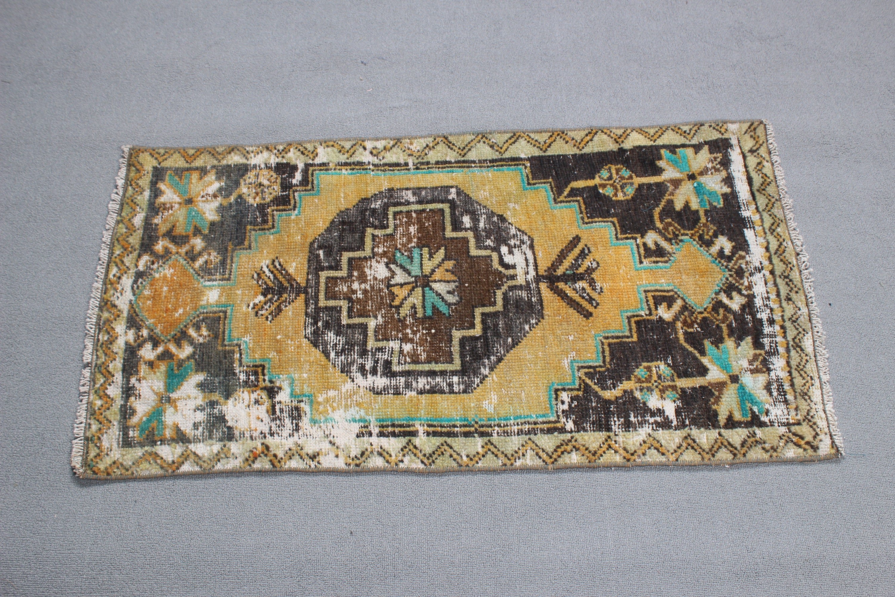 Vintage Halı, Küçük Vintage Halı, Yer Halısı, 1.9x3.5 ft Küçük Halı, Egzotik Halı, Çocuk Odası Halıları, Sarı Boho Halı, Ev Dekorasyonu Halıları, Türk Halıları