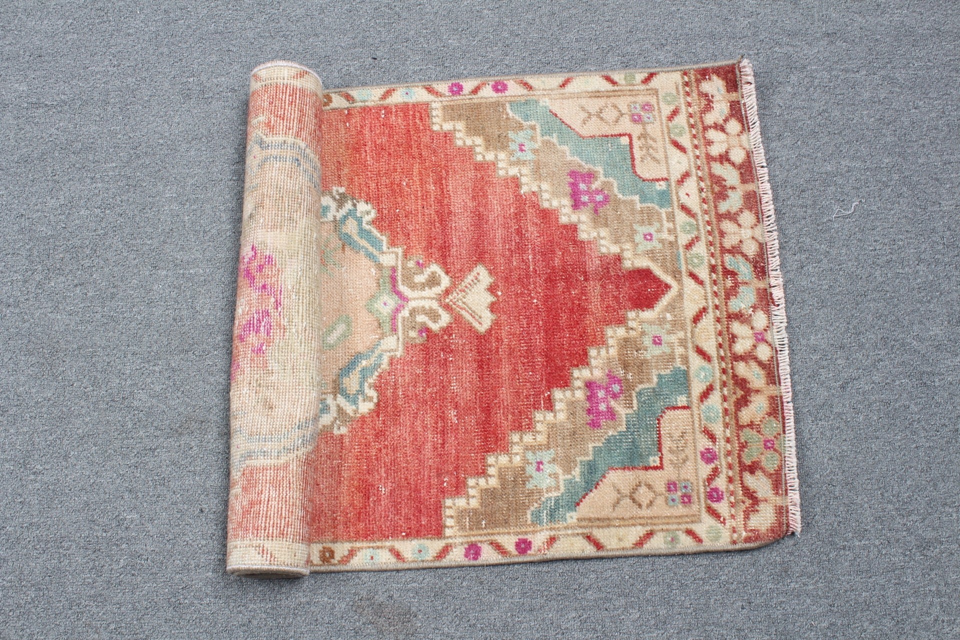 Araba Paspası Halıları, 1.7x3.9 ft Küçük Halı, Duvara Asılı Halı, Türk Halısı, Kırmızı Anadolu Halısı, Oushak Halısı, Çocuk Halıları, Vintage Halı, Yer Halısı