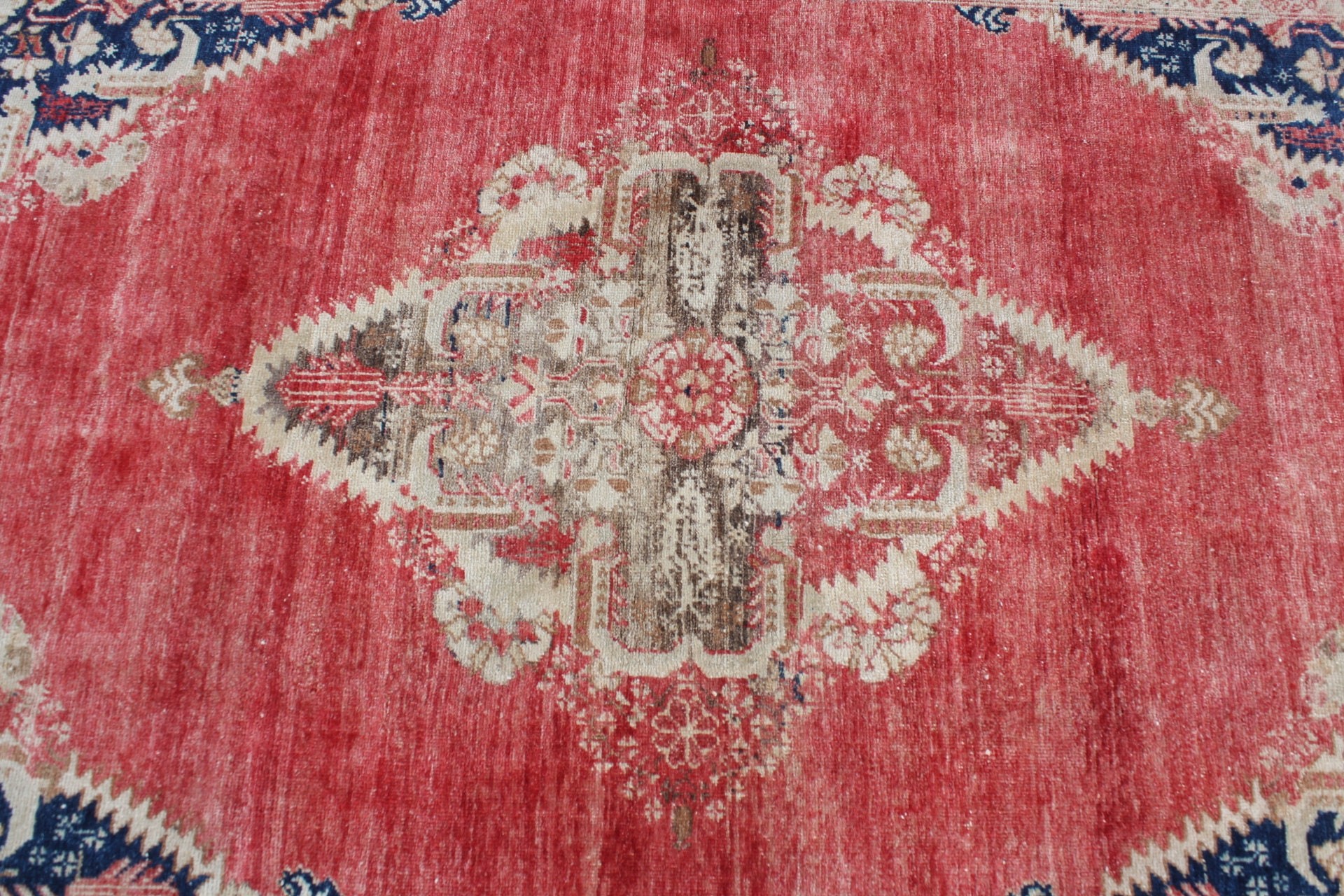 Vintage Halı, Türk Halısı, Çocuk Halısı, 3.6x5.4 ft Vurgu Halısı, Kırmızı Yatak Odası Halısı, Eklektik Halı, Yer Halısı, Giriş Halıları