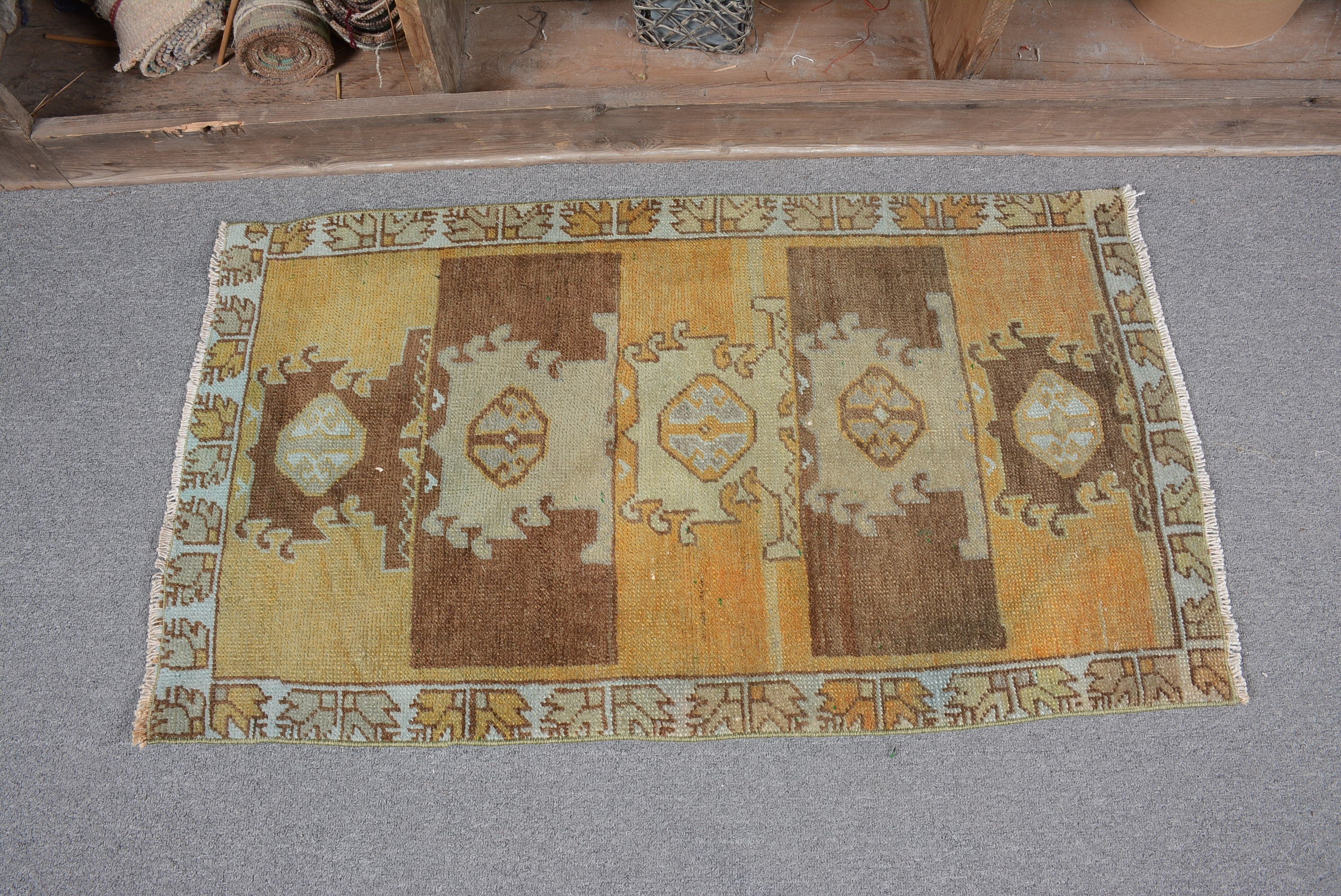 Sarı Antika Halı, Vintage Halılar, 1.8x3.3 ft Küçük Halı, Türk Halısı, Oushak Halıları, Banyo Halısı, Kapı Paspası Halısı, Araba Paspas Halıları, Yün Halı