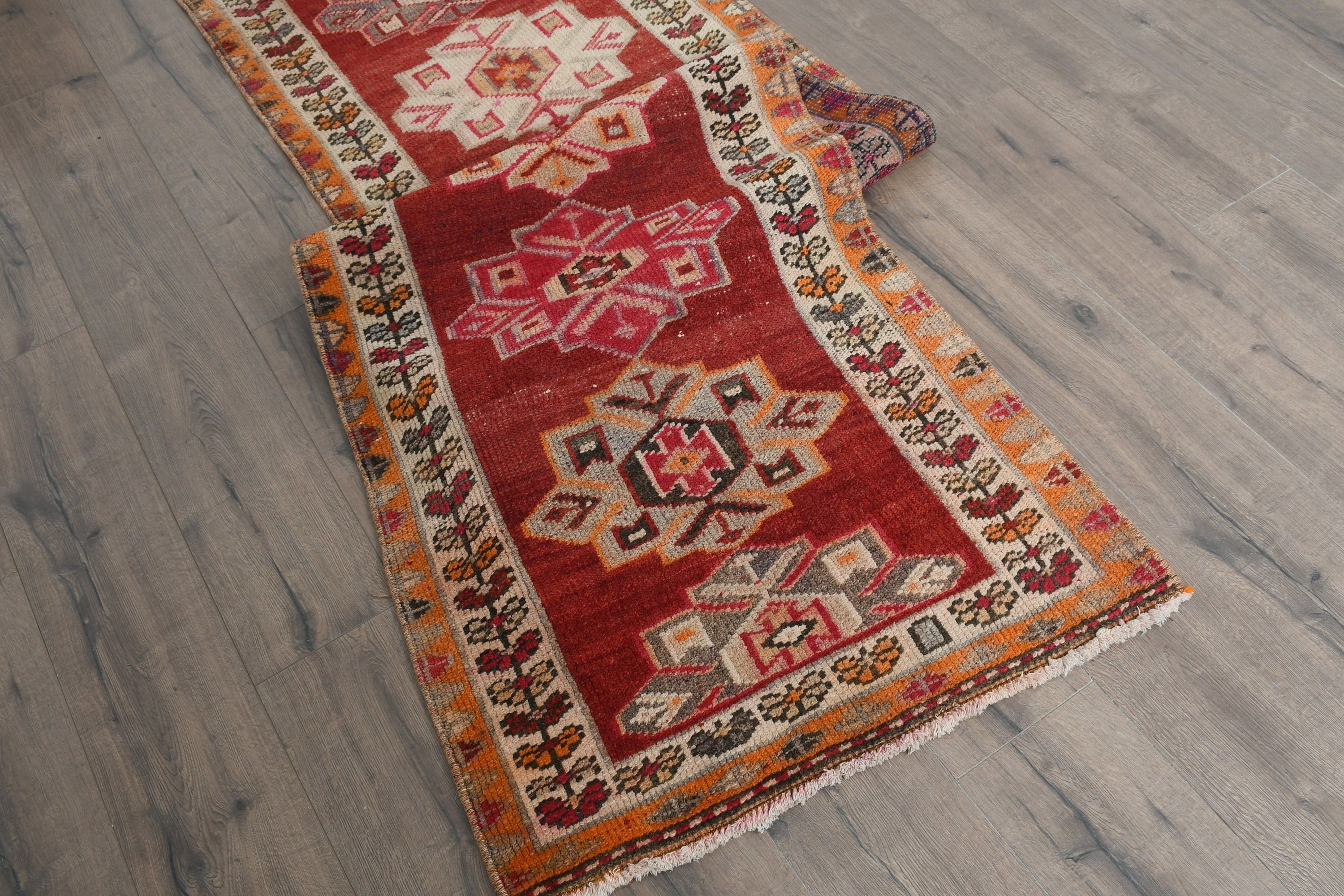 Sevimli Halı, Koridor Halısı, 2.5x10.7 ft Runner Halısı, Kırmızı Ev Dekorasyonu Halısı, Vintage Halılar, Türk Halısı, Havalı Halı, Koridor Halıları, Ev Dekorasyonu Halısı