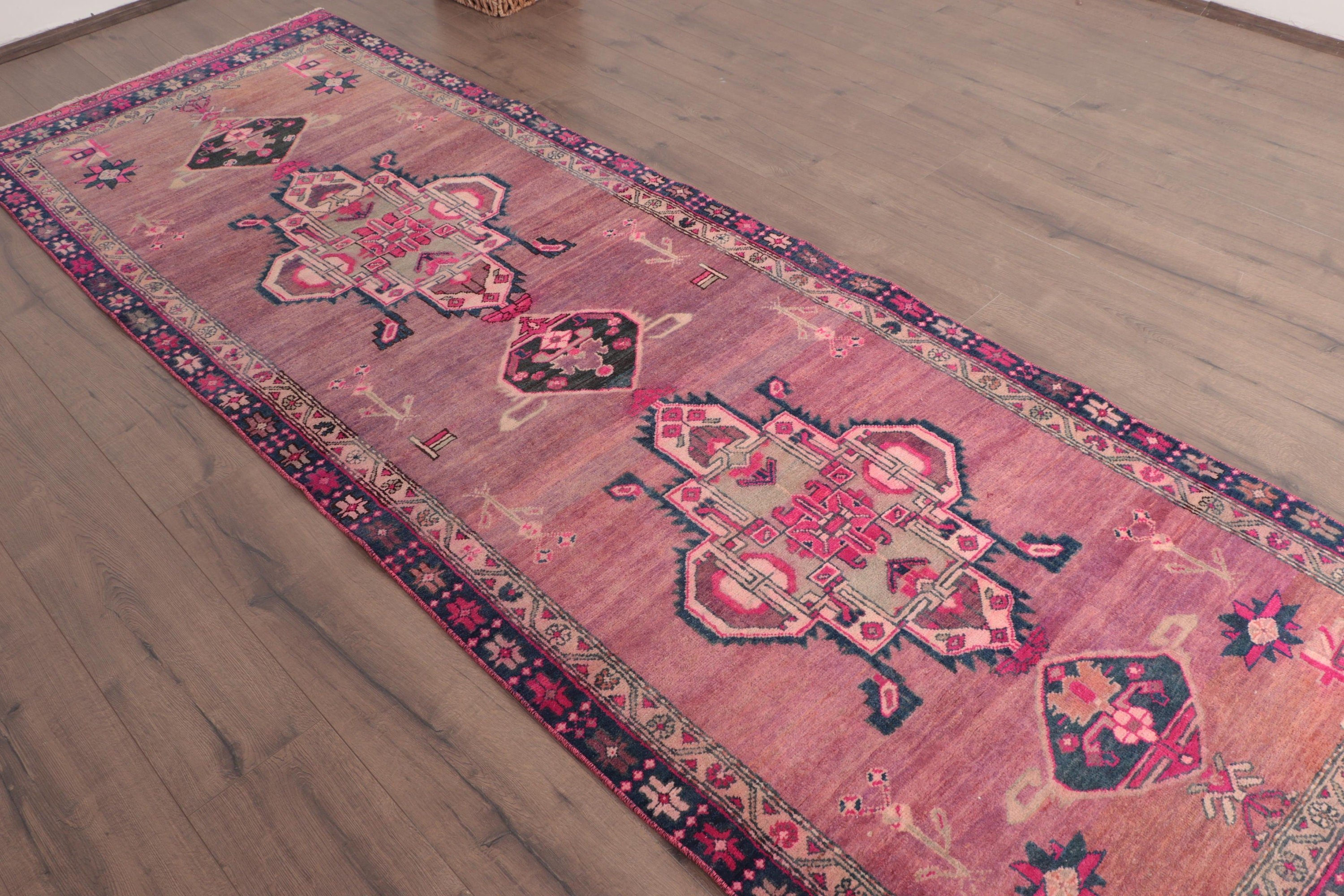 Türk Halıları, Kabile Halıları, Pembe Anadolu Halısı, Merdiven Halısı, Yün Halısı, 3,3x9,9 ft Runner Halıları, Beni Ourain Runner Halısı, Vintage Halı, Harika Halılar