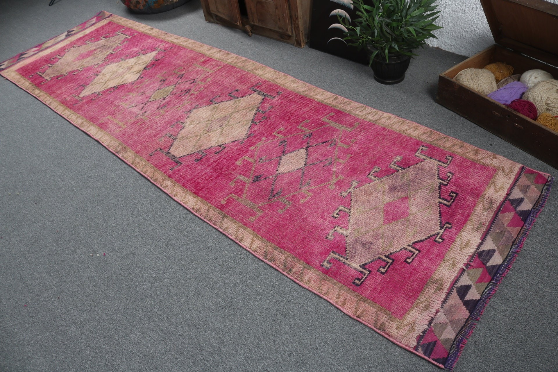 3.1x10.9 ft Runner Halı, Vintage Runner Halılar, Vintage Halı, Türk Halısı, Pembe Anadolu Halıları, Nötr Halılar, El Dokuma Halı, Koridor Halısı