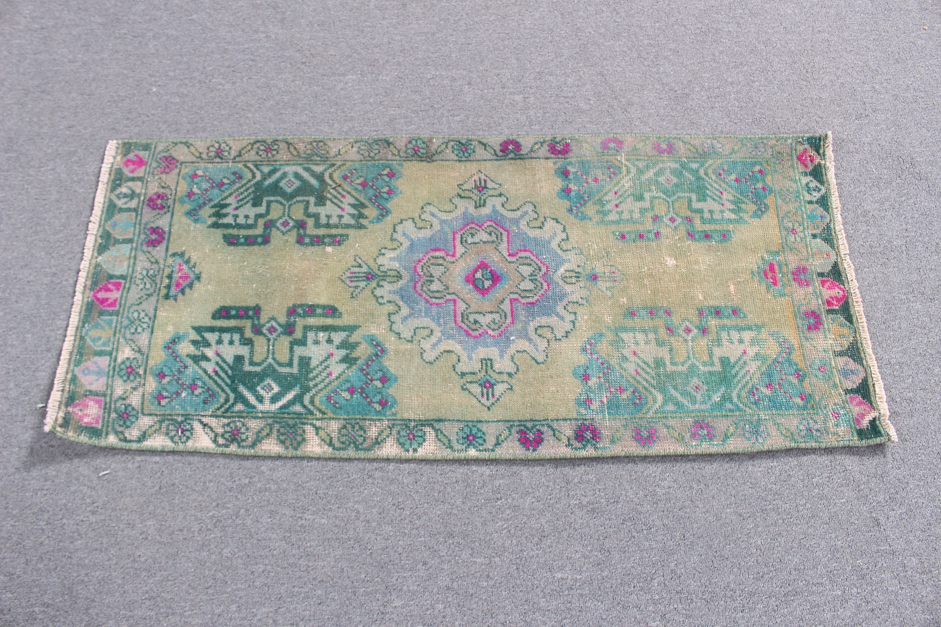 Geometrik Halılar, Türk Halısı, Giriş Halıları, Yeşil Mutfak Halısı, Aztek Halısı, 1.6x3.5 ft Küçük Halı, El Dokuma Halılar, Vintage Halılar, Duvara Asılı Halı