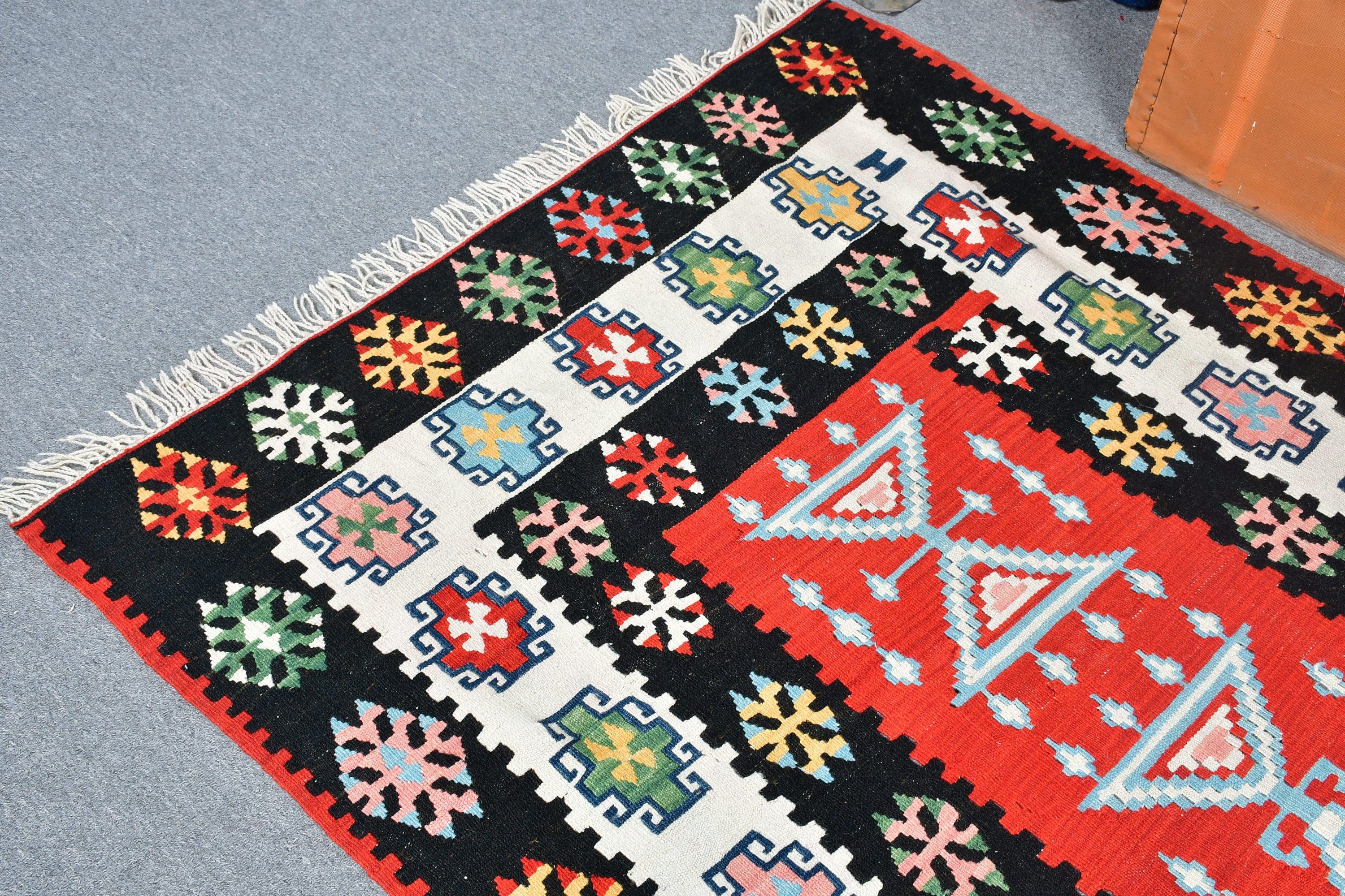 Vintage Rugs, Moroccan Rug, Boho Rug, Kilim, Nursery Rug, 3.9x5.5 ft Accent Rug, Kitchen Rugs, Turkish Rug, Black Wool Rug, Wool Rugs