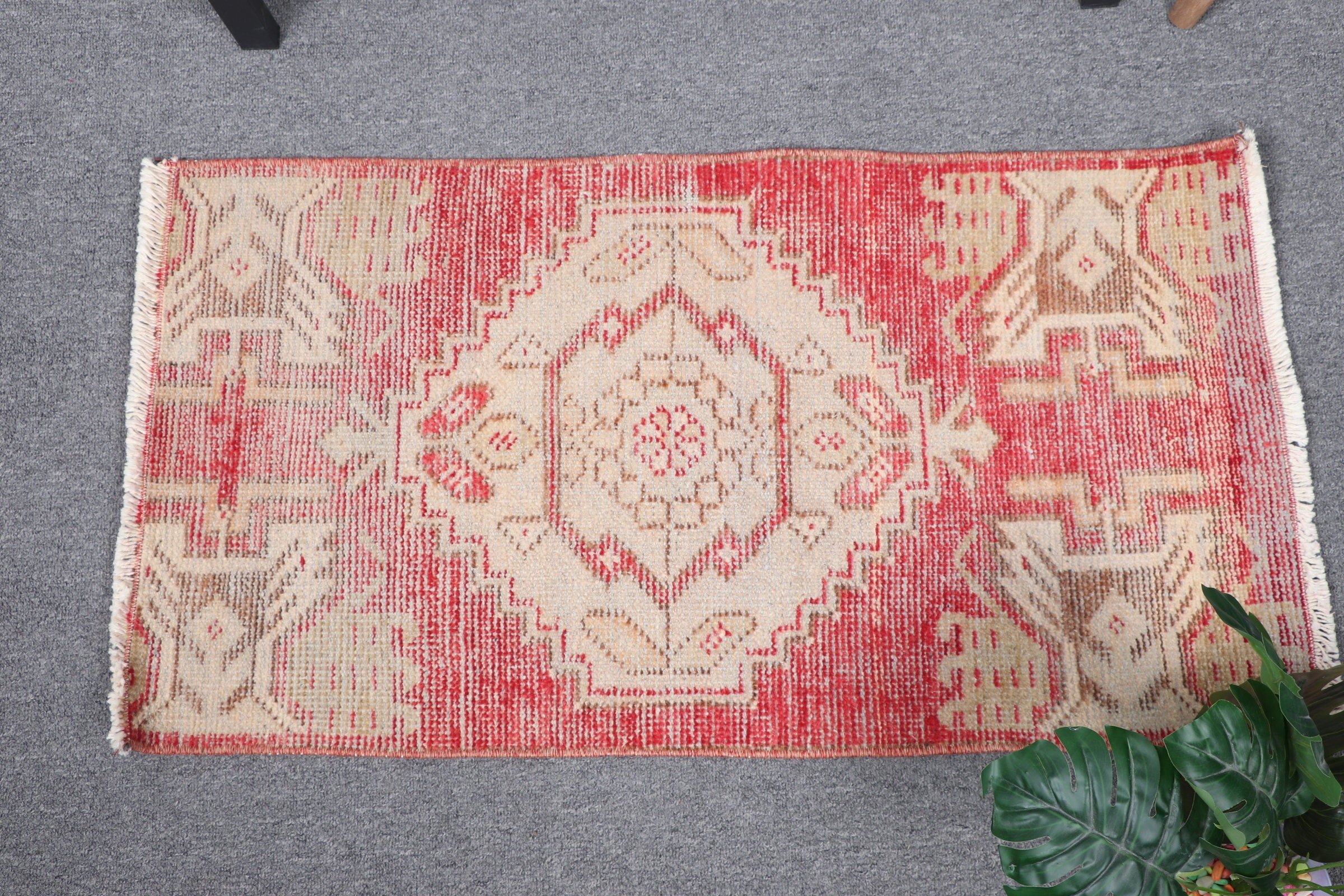 Kırmızı Ev Dekorasyonu Halıları, 1.5x2.8 ft Küçük Halılar, Anadolu Halıları, Oushak Halısı, Vintage Halılar, Yatak Odası Halısı, Duvara Asılı Halılar, Eski Halı, Türk Halıları