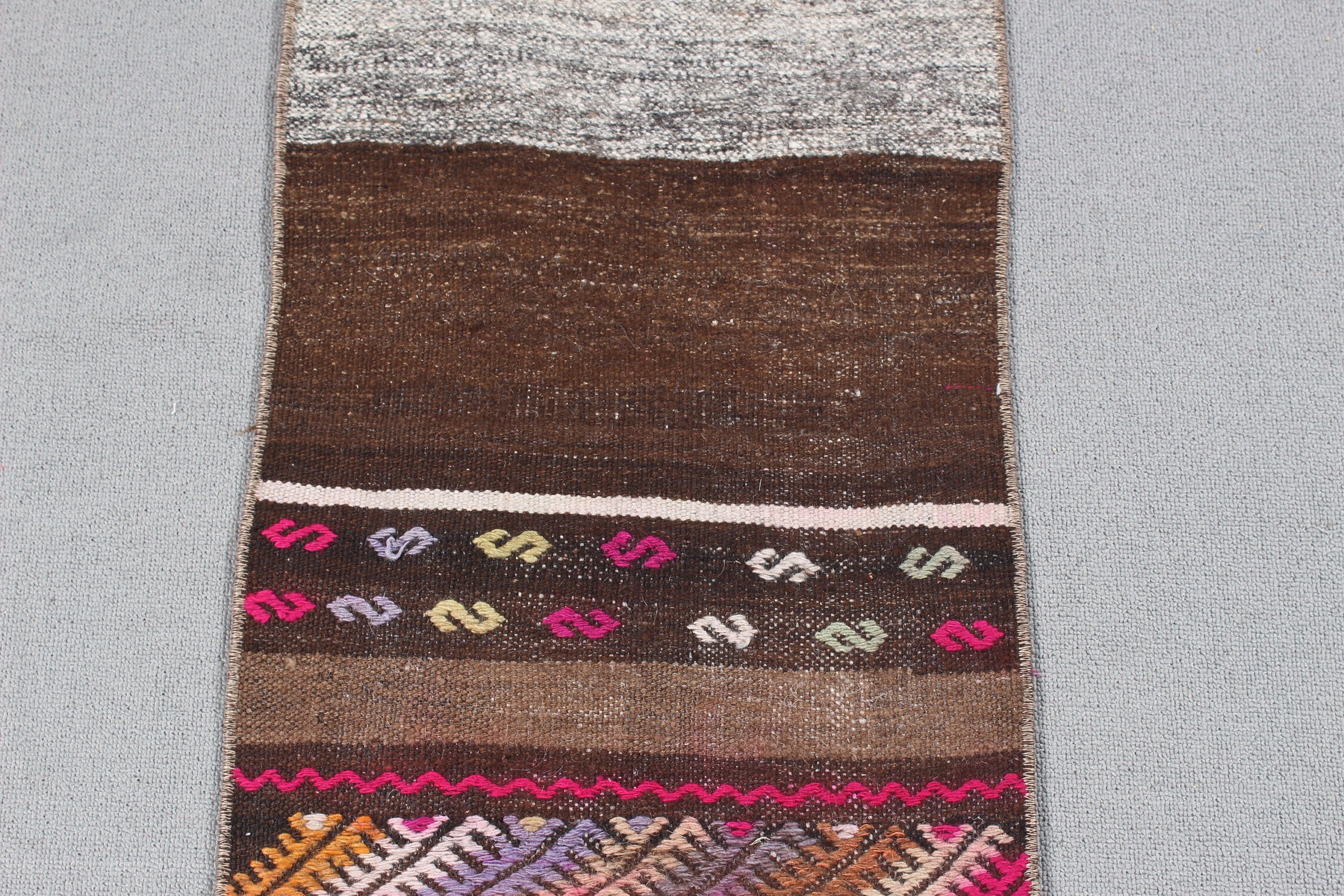 Antika Halı, 1.4x4.2 ft Küçük Halı, Vintage Halılar, Düz Dokuma Halı, Kahverengi Antika Halılar, Paspas Halısı, Kabile Halısı, Kilim, Türk Halısı, Banyo Halıları