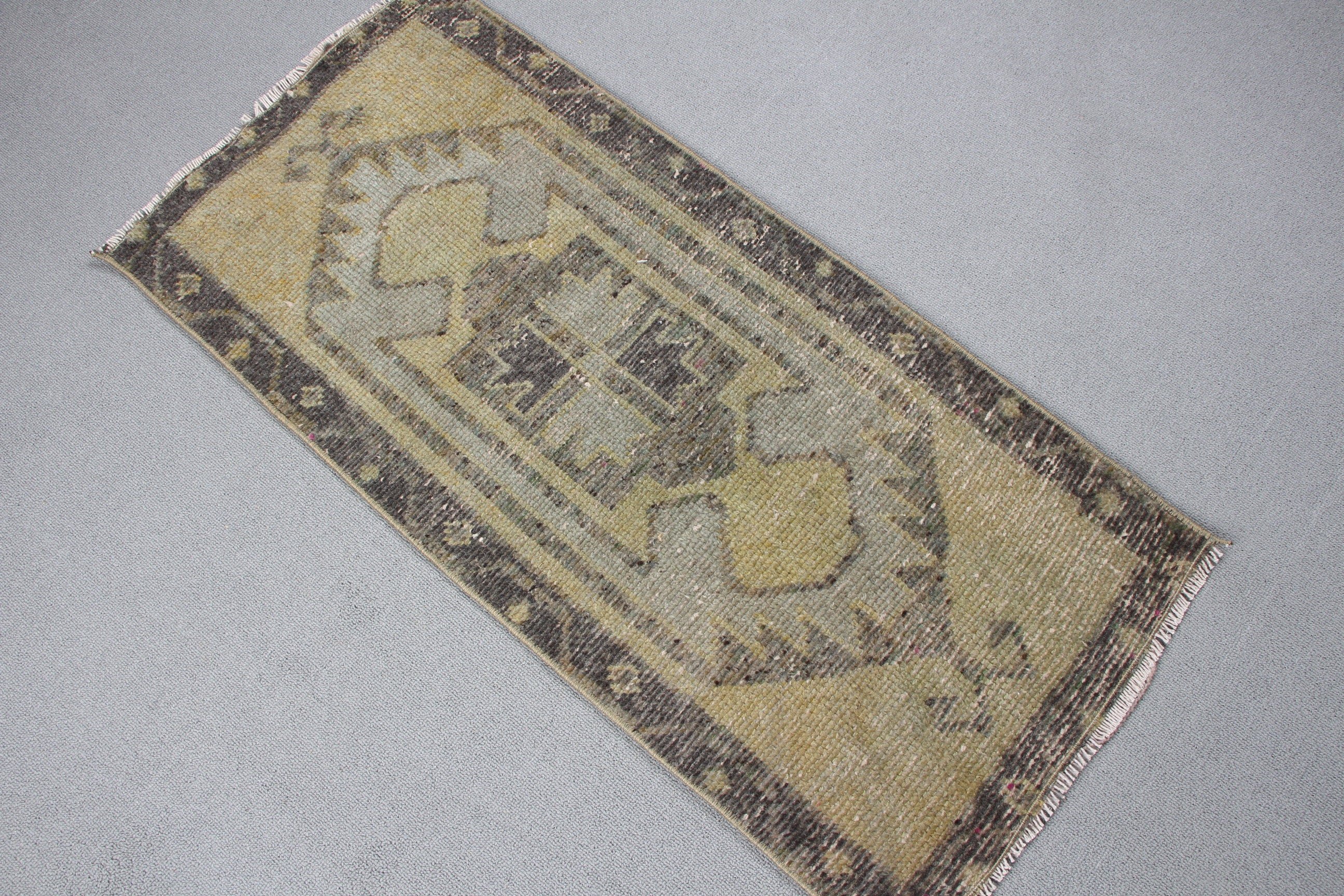 Havalı Halı, Mutfak Halısı, Yatak Odası Halısı, Türk Halıları, 1,5x3,2 ft Küçük Halı, Yeşil Soğuk Halılar, Vintage Halı, Mutfak Halıları, Çocuk Odası Halıları