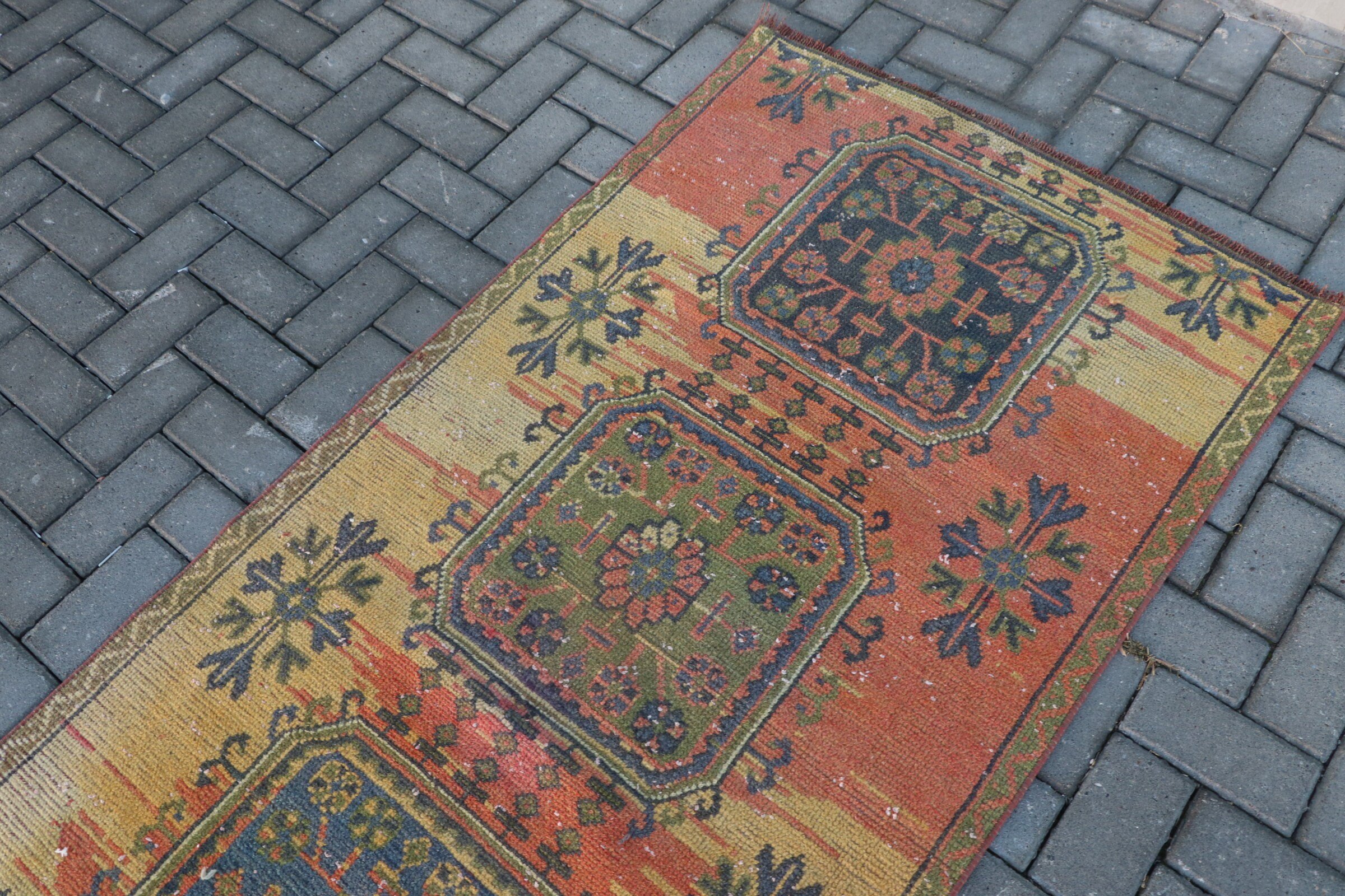 Giriş Halısı, Giriş Halıları, Yer Halısı, Anadolu Halısı, Çocuk Halısı, Sarı Soğuk Halı, Vintage Halı, 3,1x7,5 ft Aksan Halıları, Türk Halısı