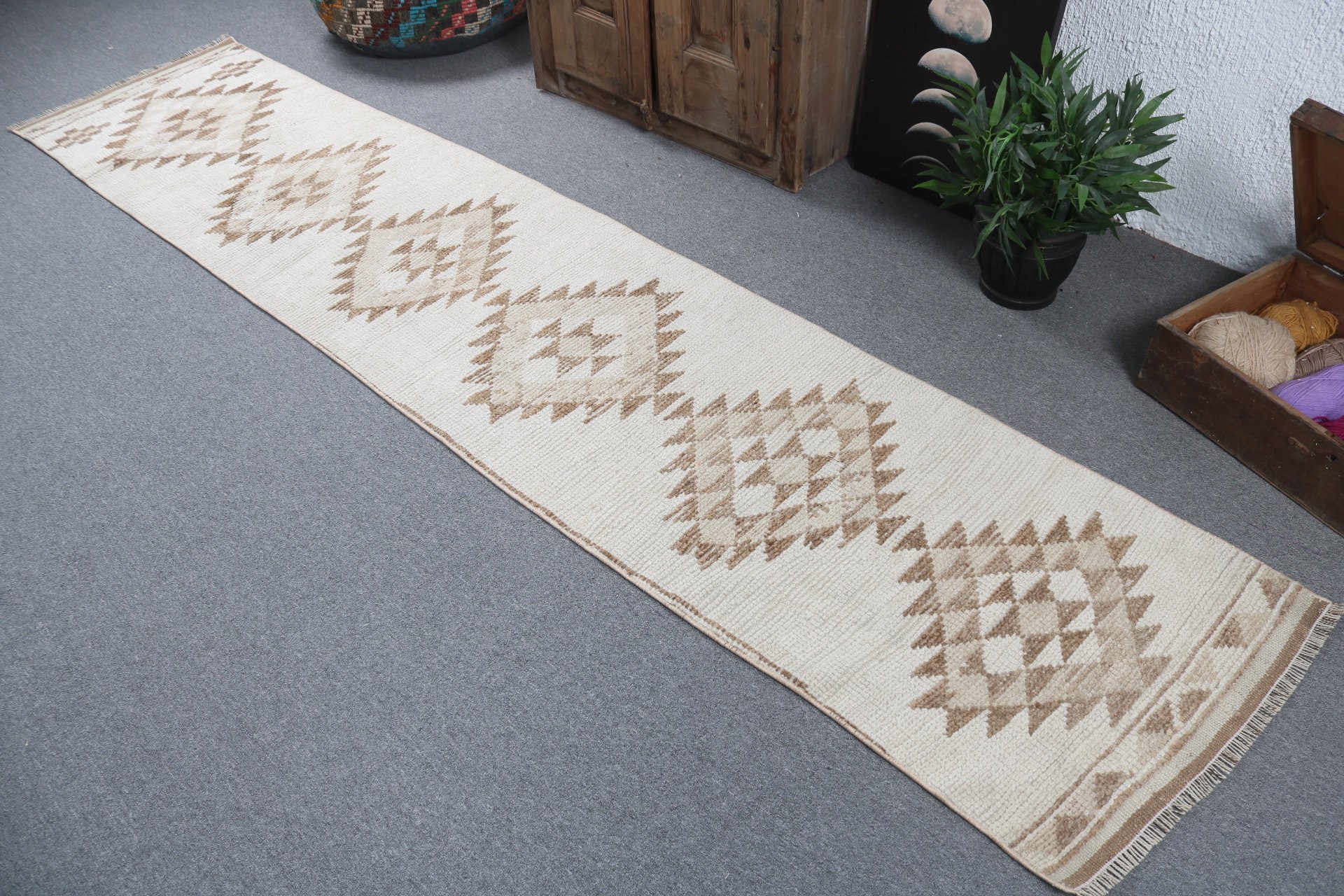 Beni Ourain Runner Halıları, Vintage Halılar, 2.2x10.4 ft Runner Halıları, Fas Halısı, Türk Halısı, Bej Düz Dokuma Halısı, Koridor Halıları