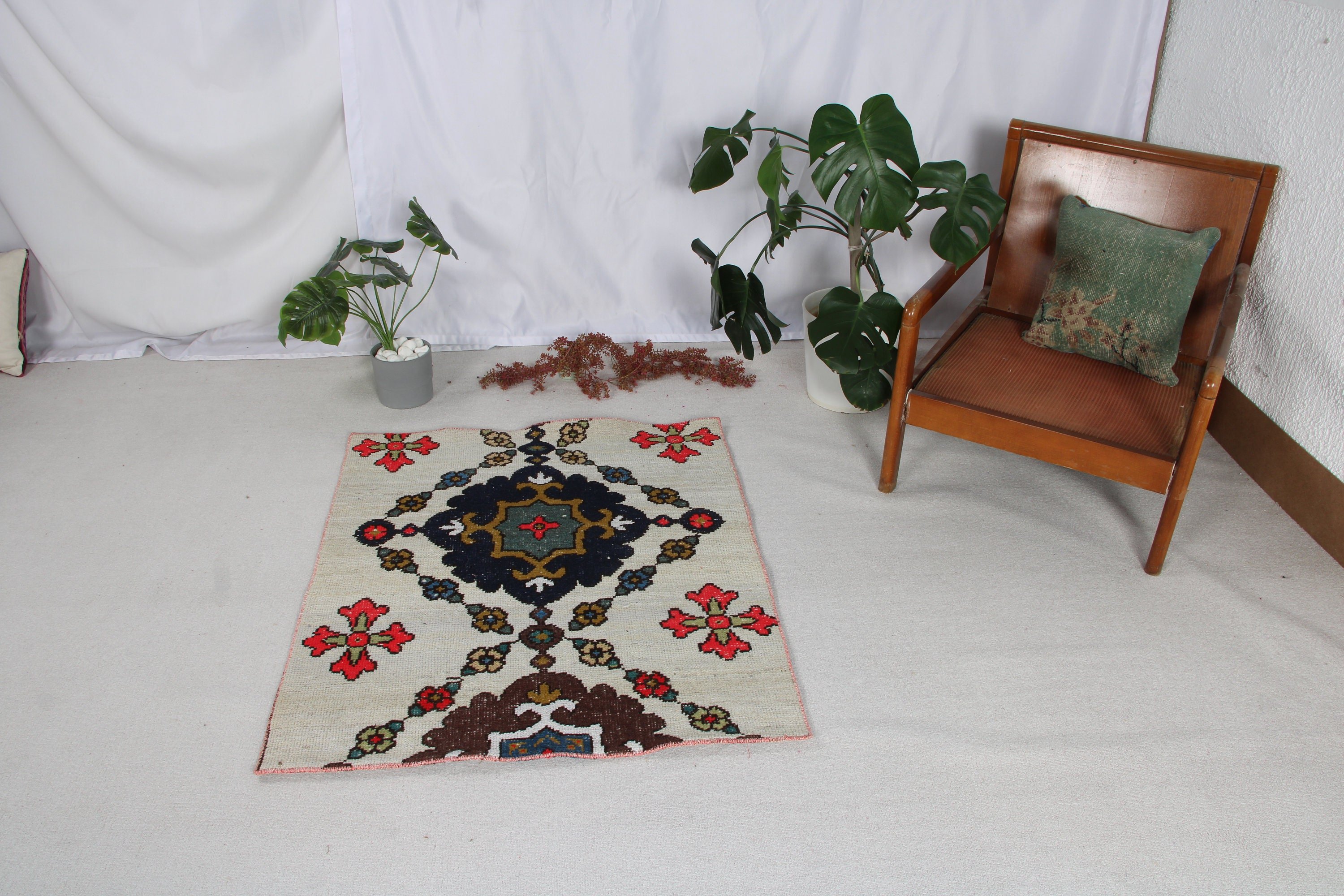 Kapı Paspası Halısı, Vintage Halı, Yatak Odası Halısı, 3.2x3.8 ft Küçük Halılar, Türk Halıları, Oushak Halısı, Dekoratif Halılar, Açıklama Halıları, Beyaz Antika Halı