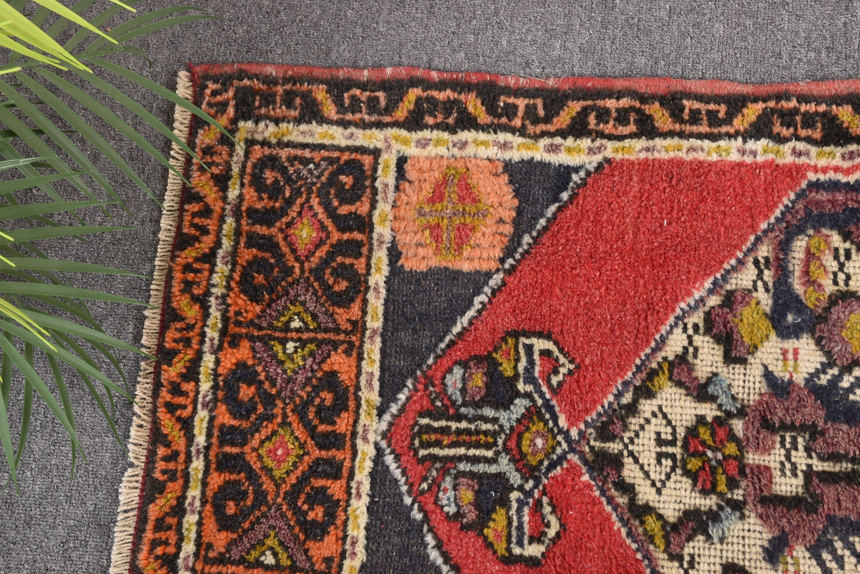 Vintage Halı, Türk Halıları, Duvara Asılı Halılar, Lüks Halı, Mutfak Halısı, El Dokuma Halılar, 1.9x3.8 ft Küçük Halı, Kırmızı Geometrik Halı, Banyo Halıları