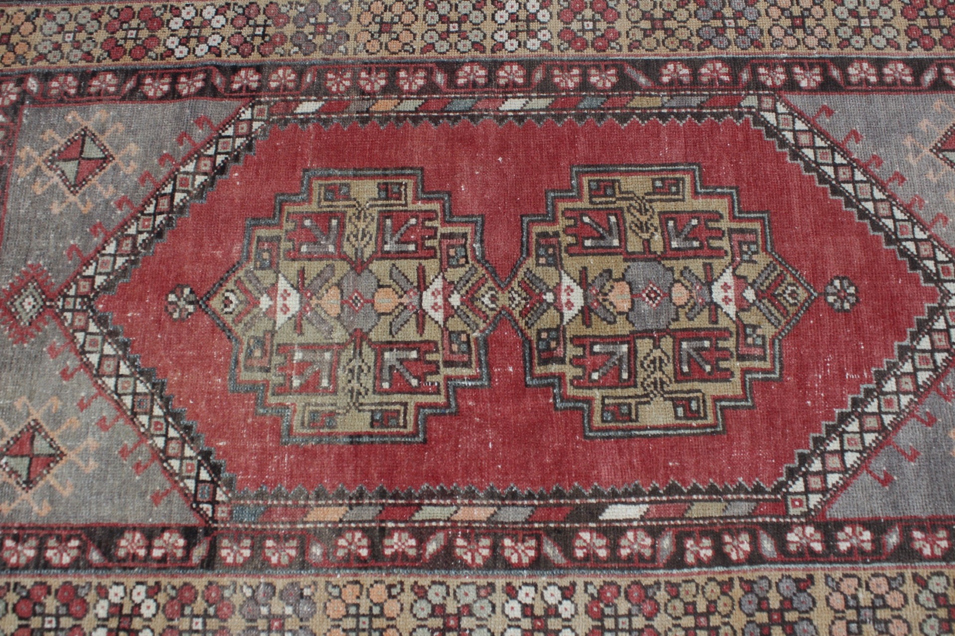 Vintage Halı, 3,3x5,8 ft Aksan Halısı, Türk Halıları, Çocuk Odası Halıları, Giriş Halısı, Kırmızı Soğuk Halı, Çocuk Odası Halıları, Oryantal Halı, Fas Halısı